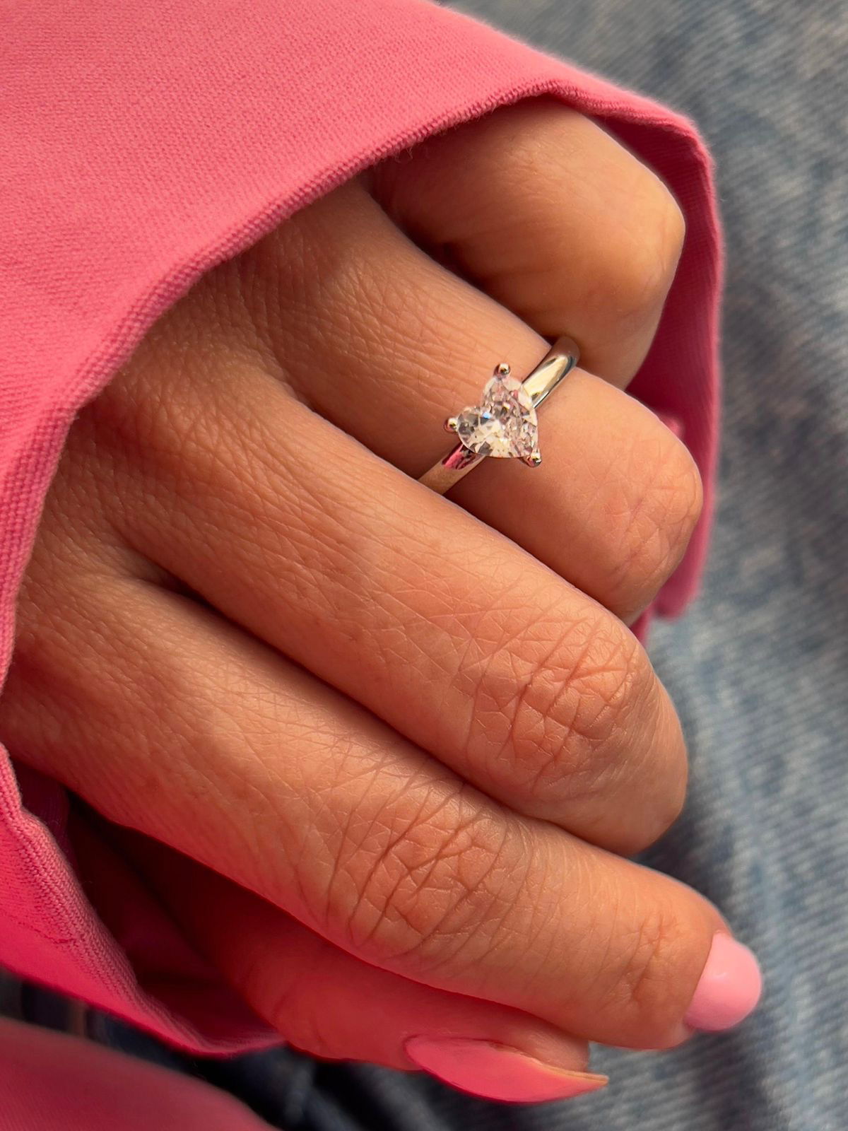 Anel Solitário com Coração Zircônia Cristal 5mm em Banho de Ródio Branco