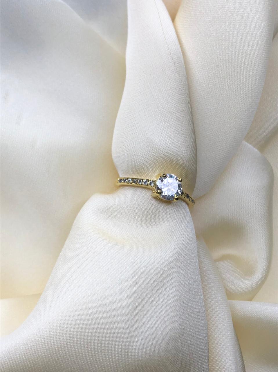 Anel Solitário com Micro Zircônia em Banho de Ouro