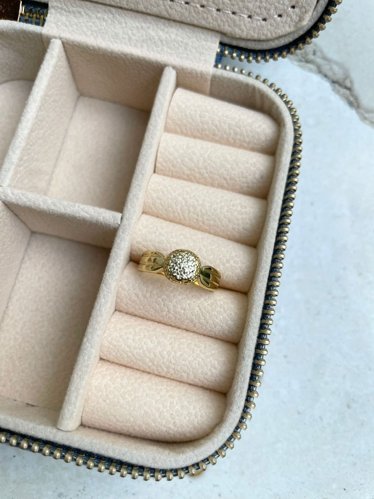 Anel Solitário com Micro Zircônia em Banho de Ouro