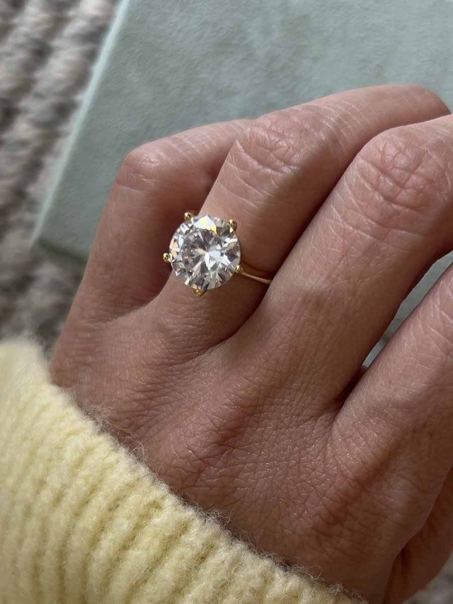 Anel Solitário com Zircônia Cristal 10mm em Banho de Ouro