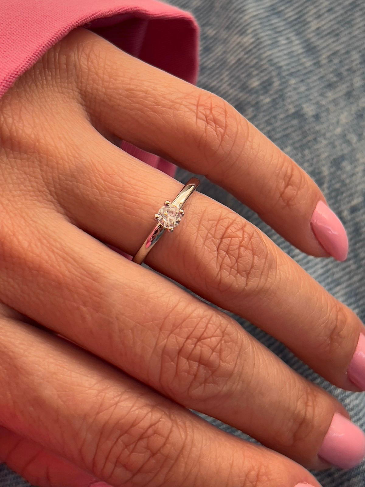 Anel Solitário com Zircônia Cristal 4mm em Banho de Ródio Branco