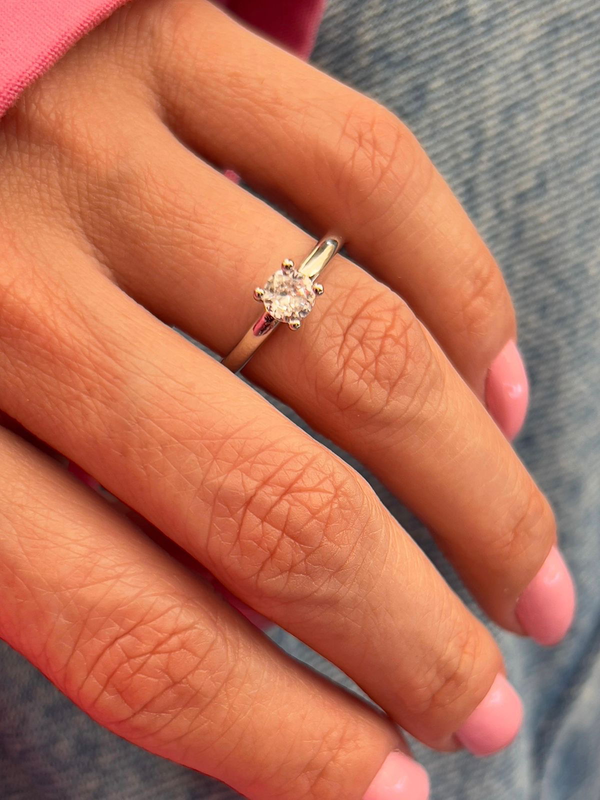 Anel Solitário com Zircônia Cristal 5mm em Banho de Ródio Branco