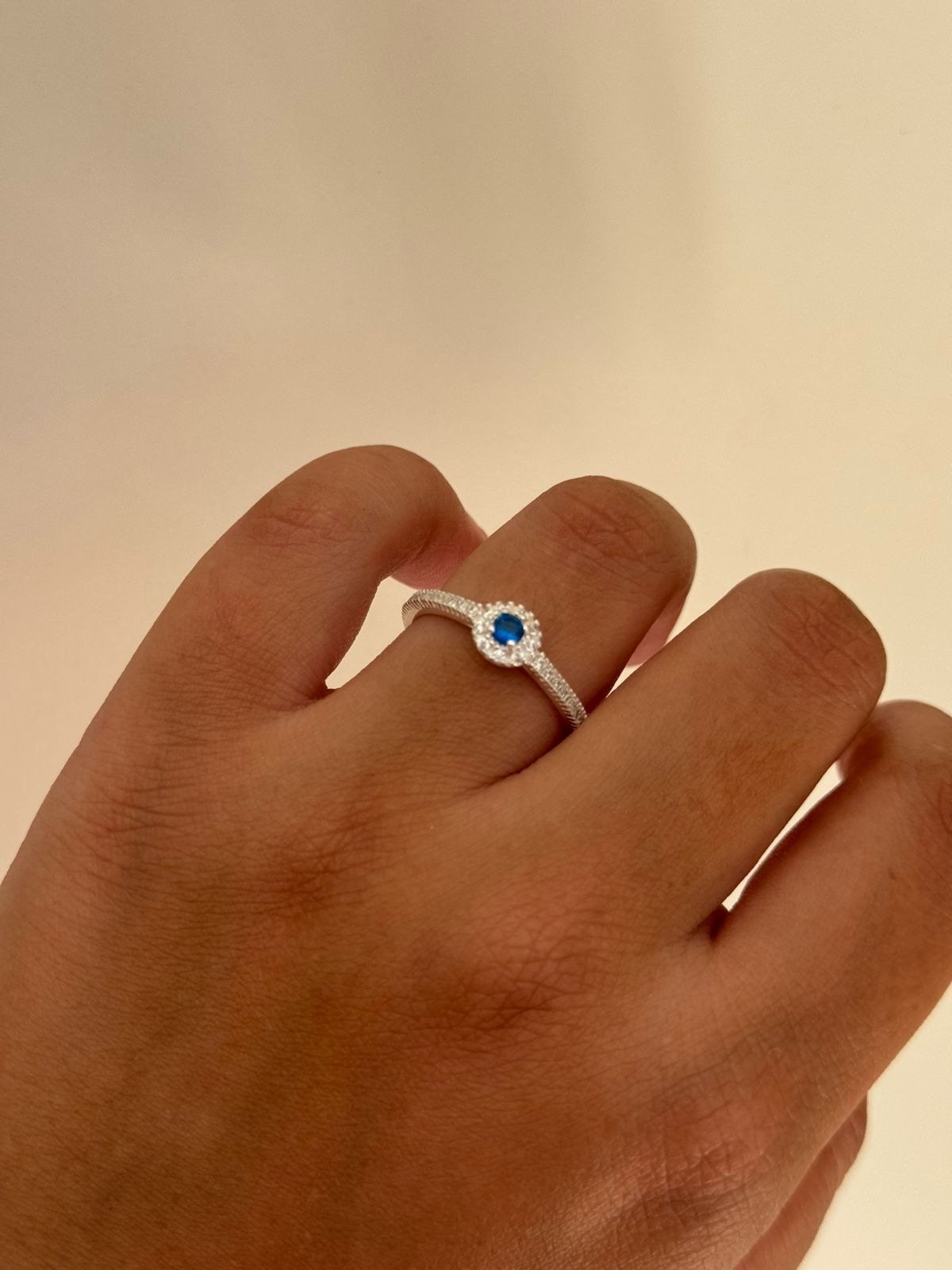 Anel Solitário com Zircônia Cristal e Azul em Prata 950