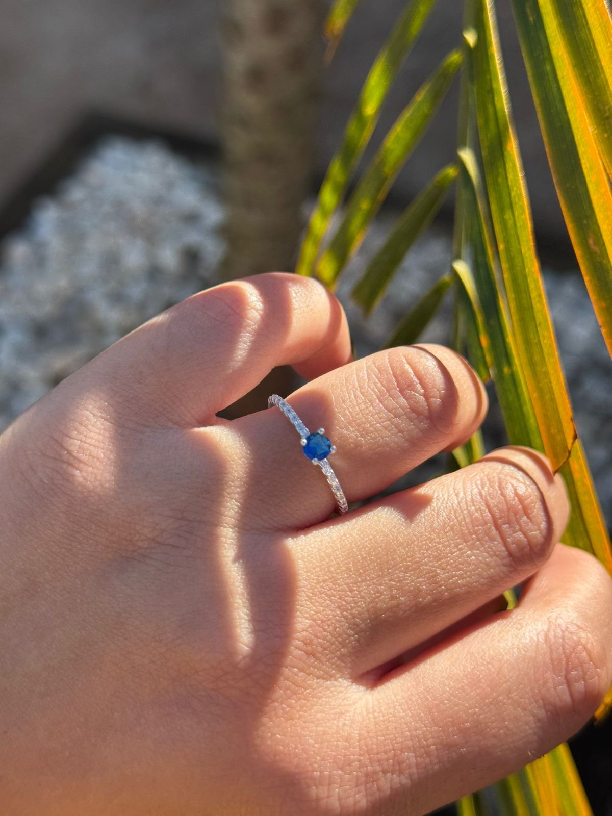 Anel Solitário com Zircônia Cristal e Azul em Prata 950