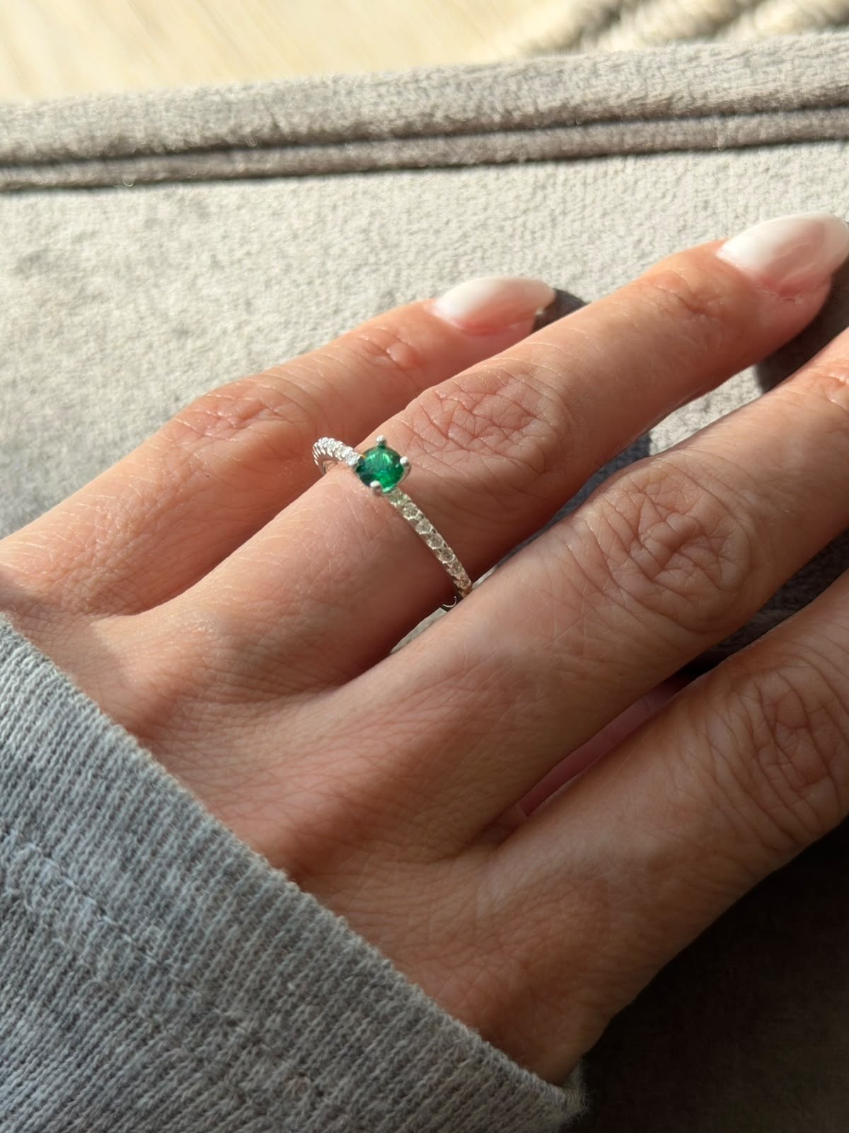 Anel Solitário com Zircônia Cristal e Verde em Prata 950