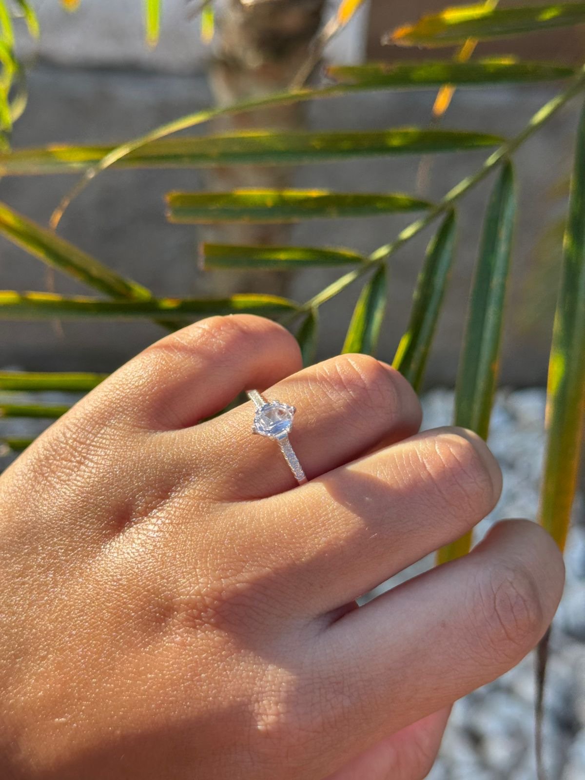 Anel Solitário com Zircônia Oval Rosa Claro em Prata 950
