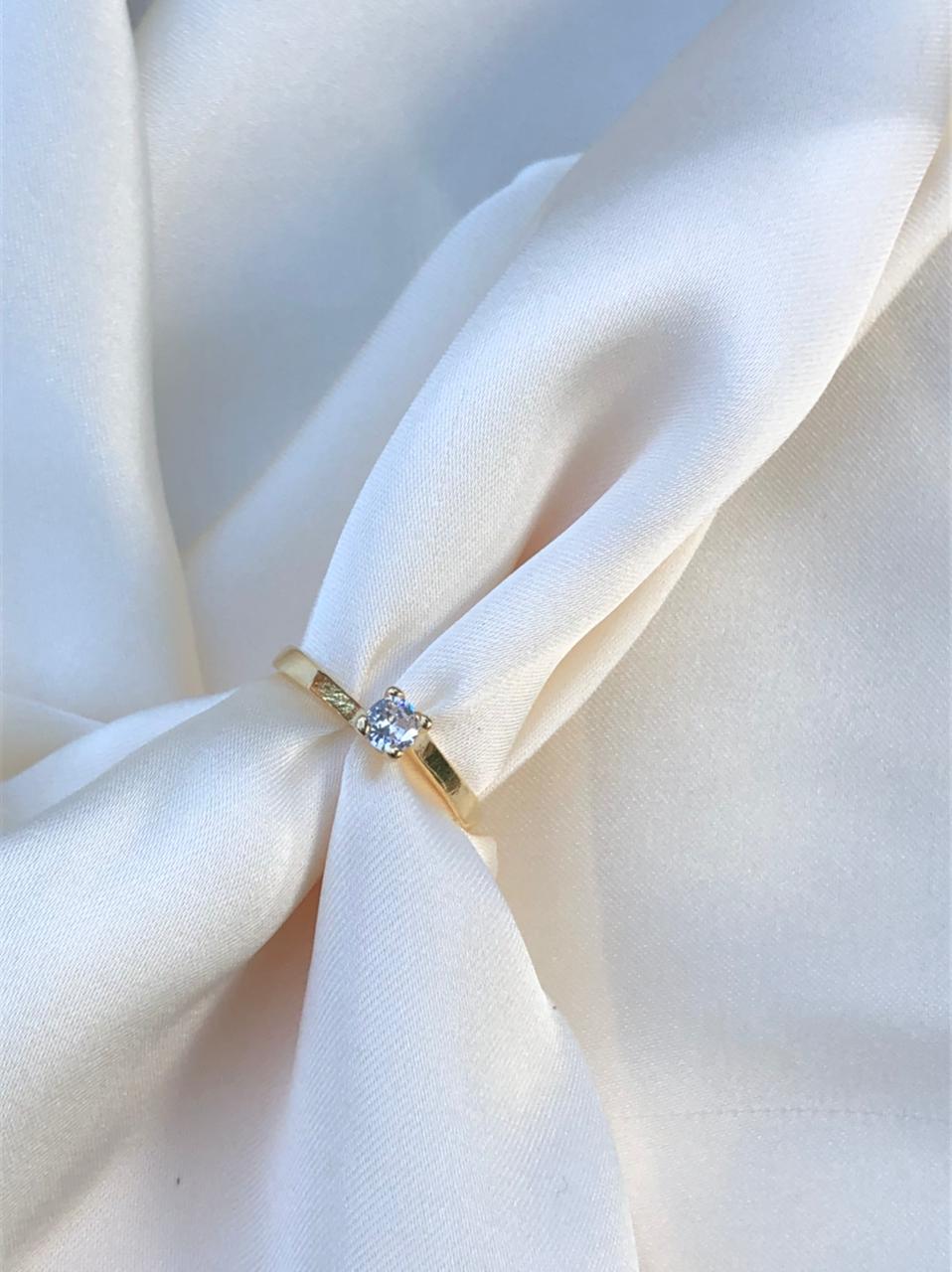 Anel Solitário em Banho de Ouro