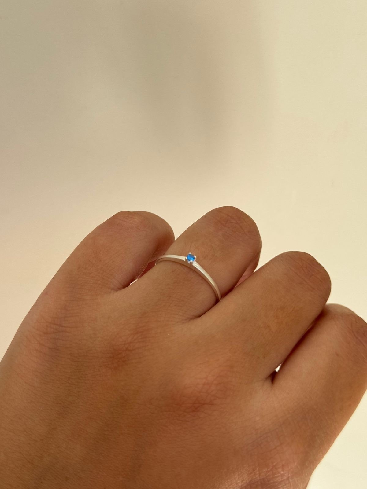 Anel Solitário Fino Azul em Prata 950