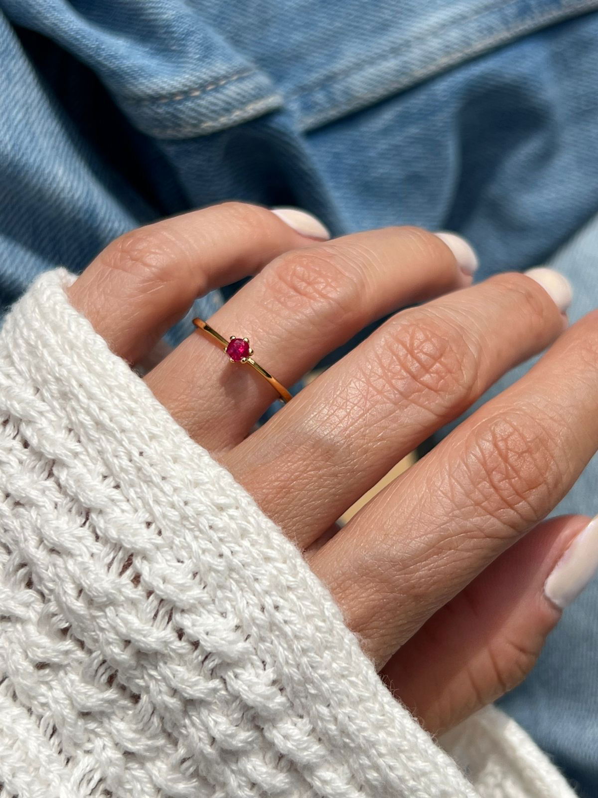 Anel Solitário Fino com Zircônia Pink em Banho de Ouro