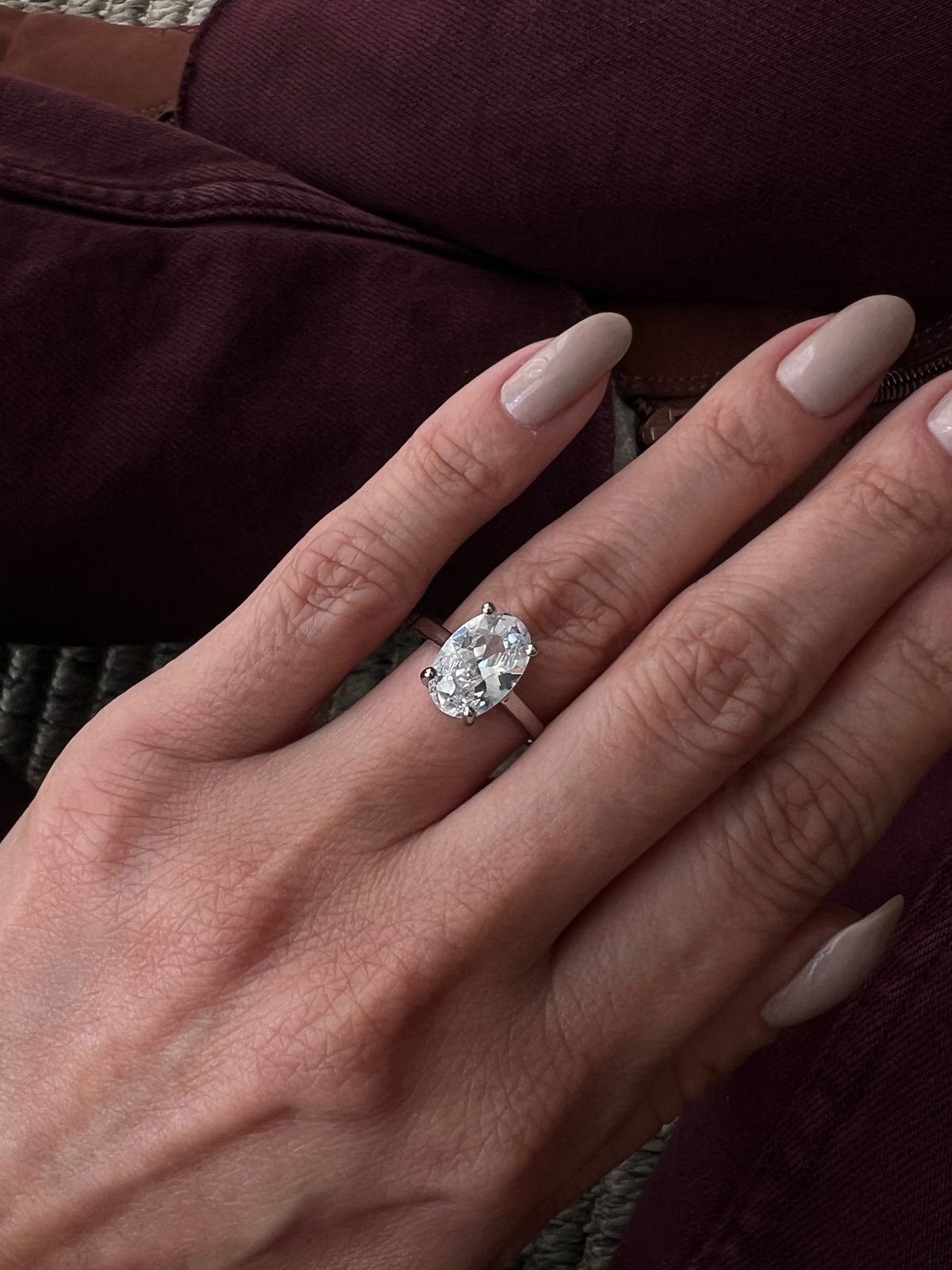 Anel Solitário Oval com Zircônia Cristal em Banho de Ródio Branco