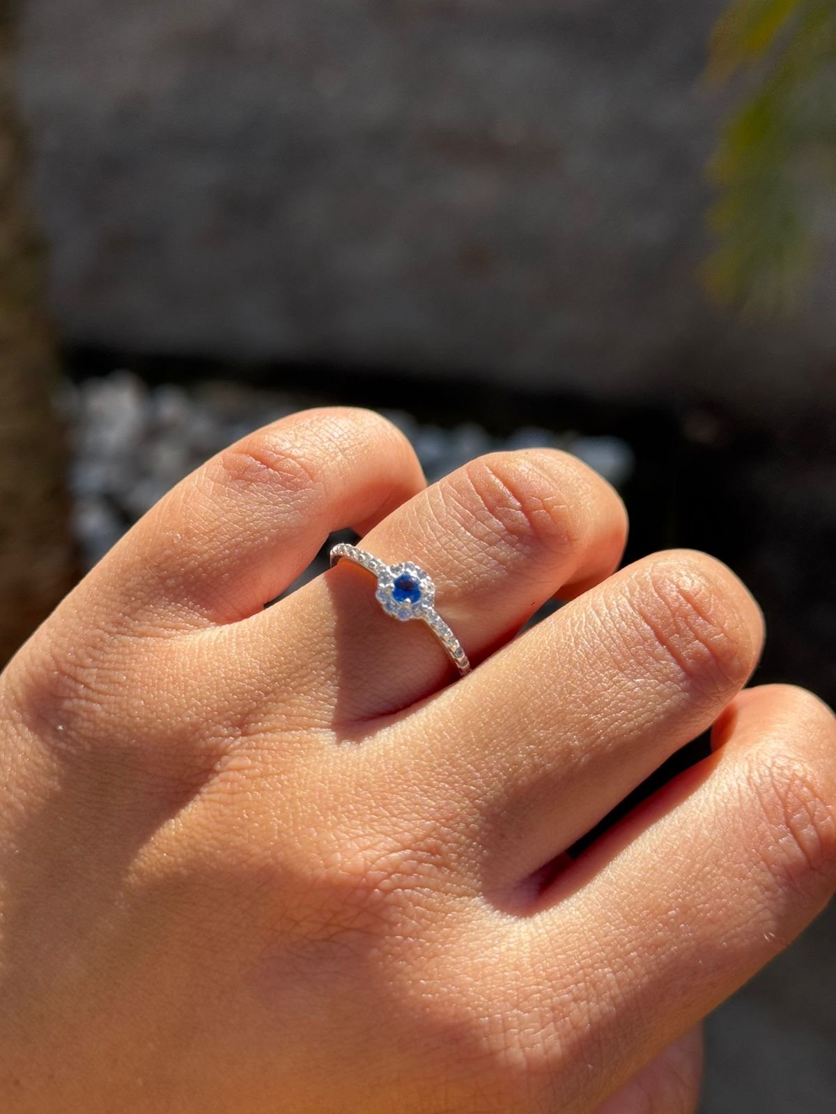 Anel Solitário Pavê com Zircônia Cristal e Azul em Prata 950