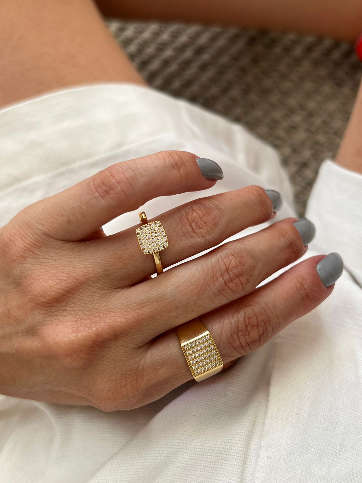 Anel Solitário Pavé com Zircônia Cristal em Banho de Ouro