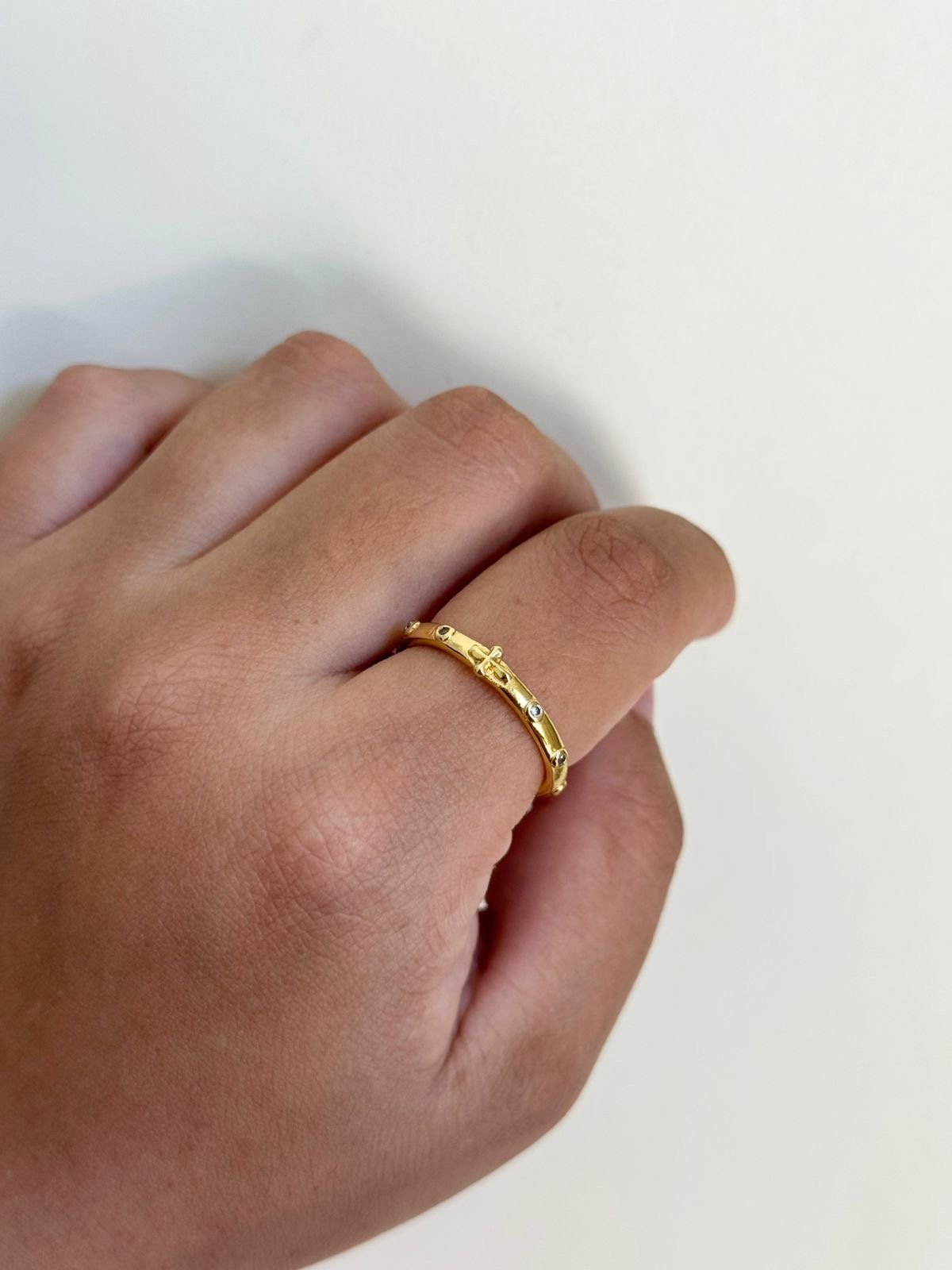 Anel Terço com Zircônia Cristal em Banho de Ouro