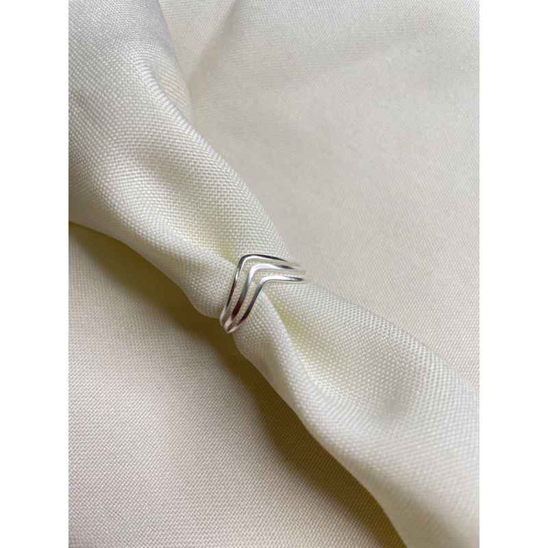 Anel Três V Prata 950