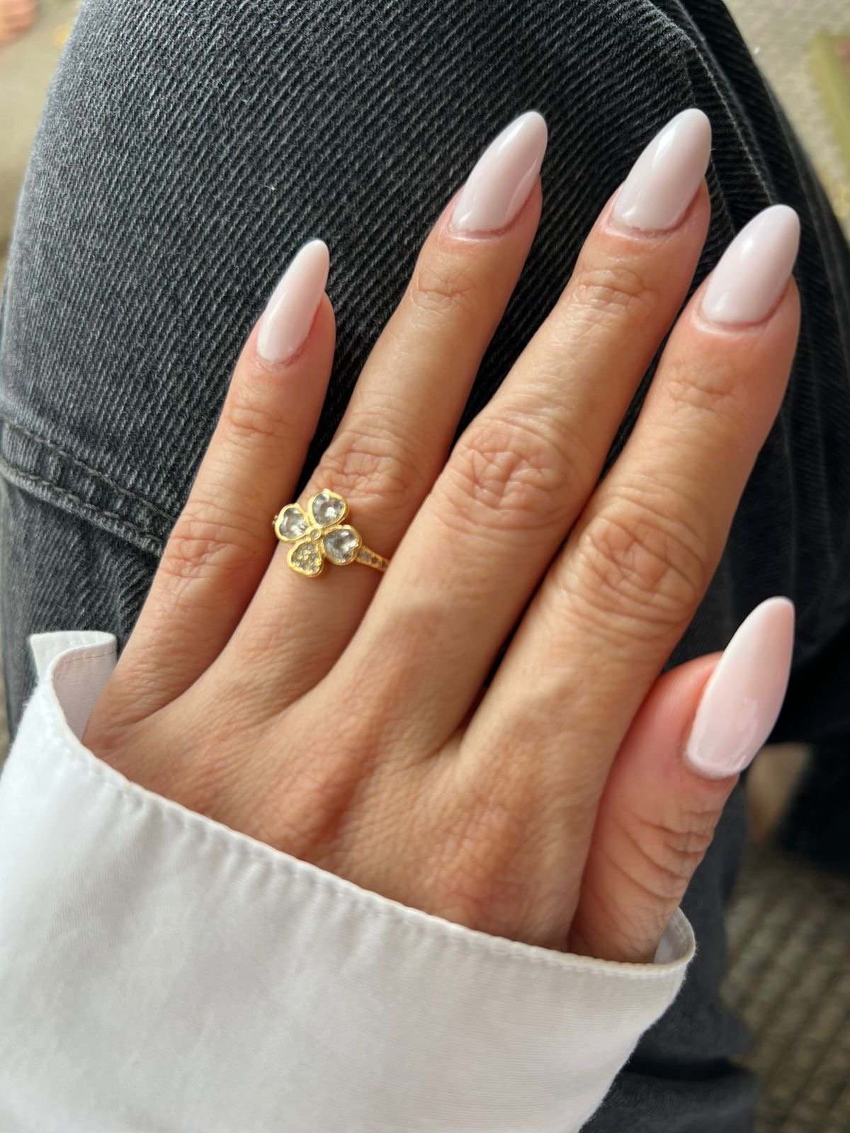 Anel Trevo com Zircônia Cristal em Banho de Ouro