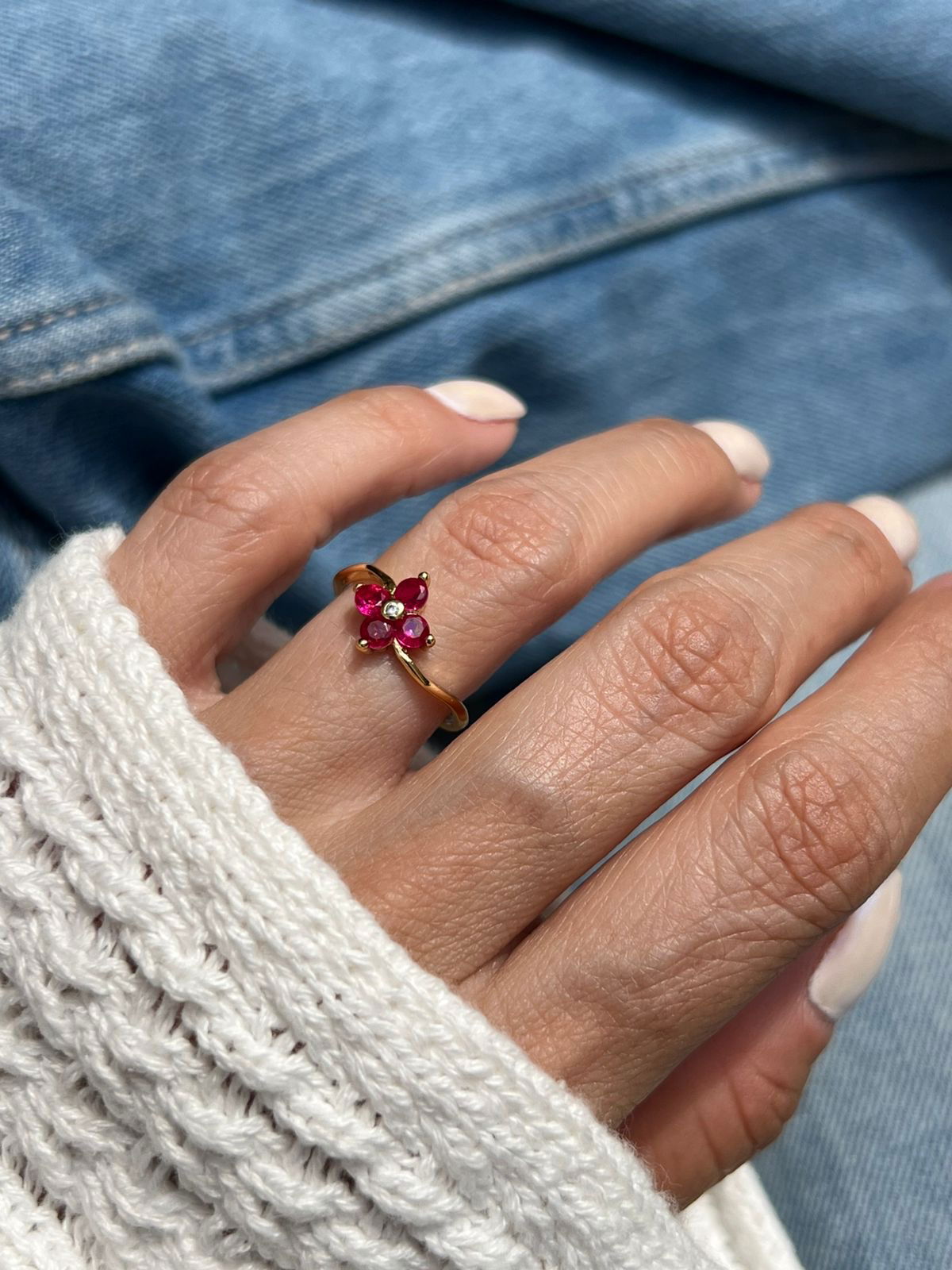 Anel Trevo com Zircônia Pink em Banho de Ouro