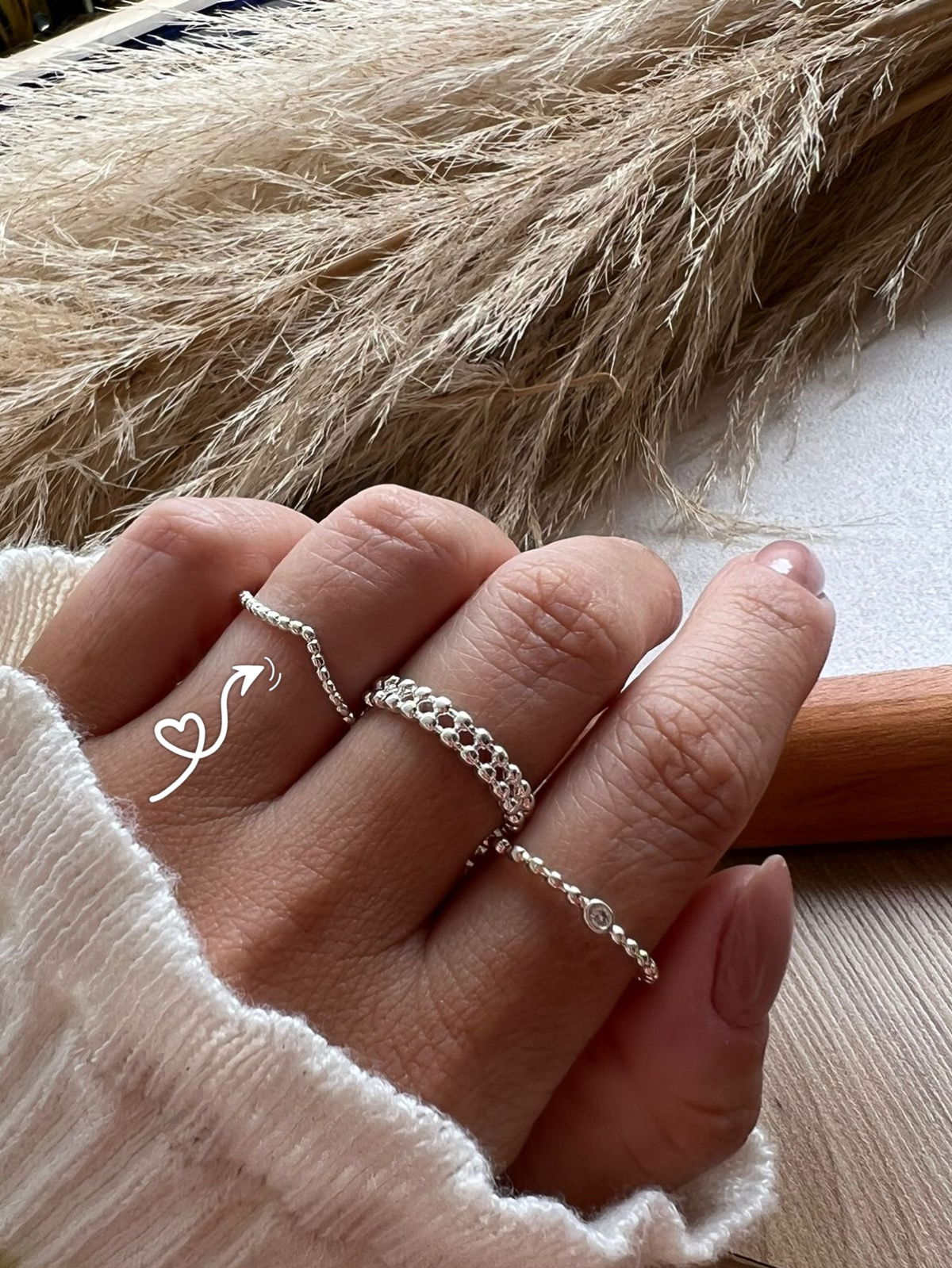 Anel V com Bolinha Prata 950