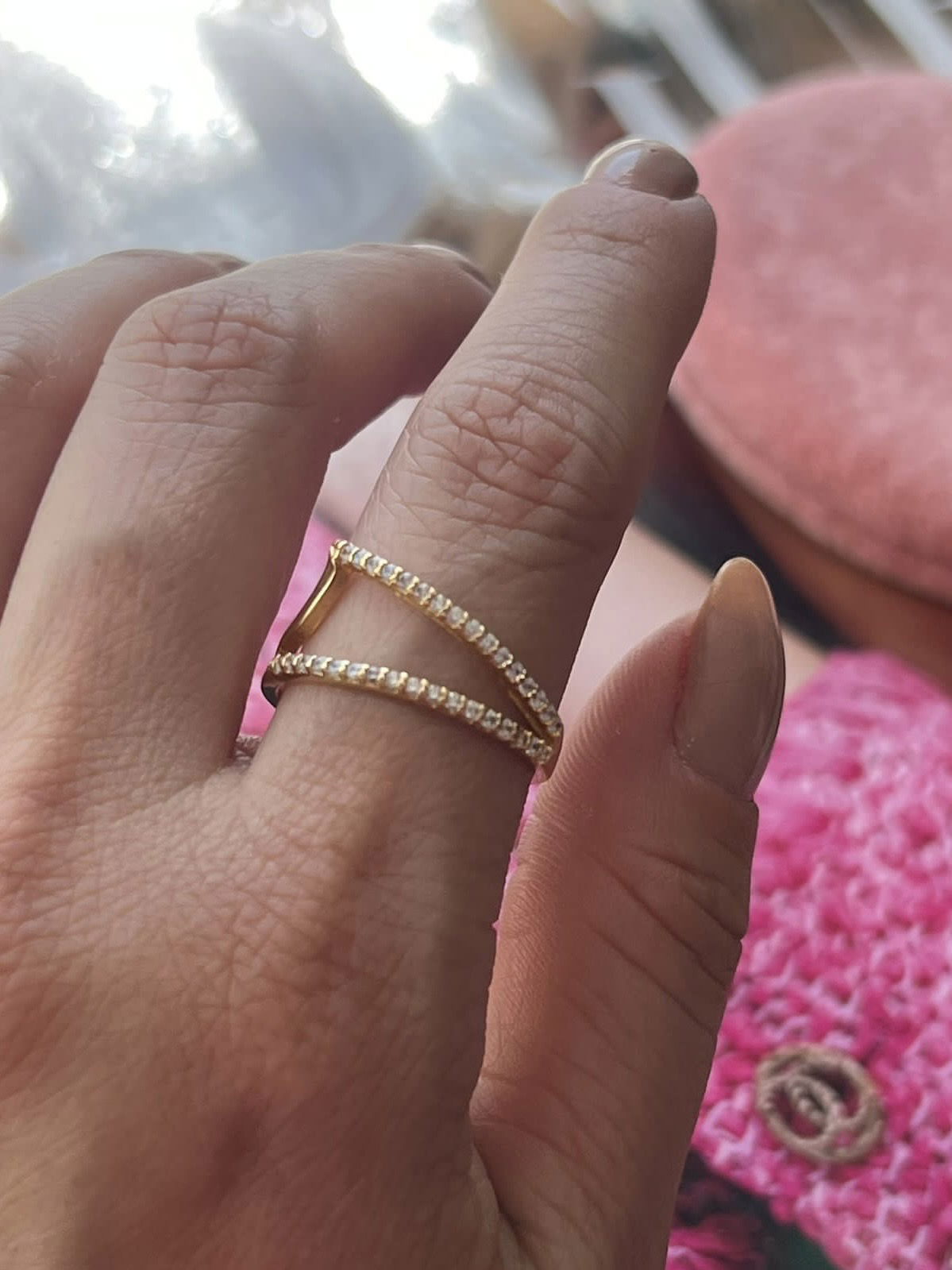 Anel V com Micro Zircônia em Banho de Ouro