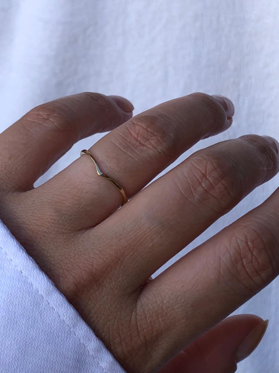 Anel V Fino em Banho de Ouro