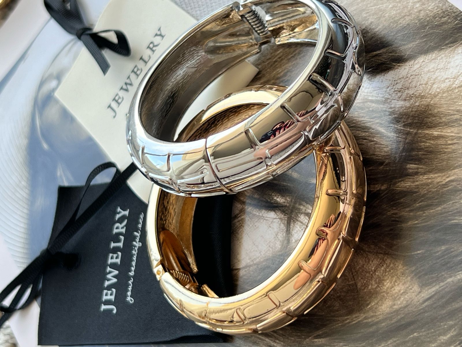 Bracelete com Detalhes em Banho de Ródio Branco