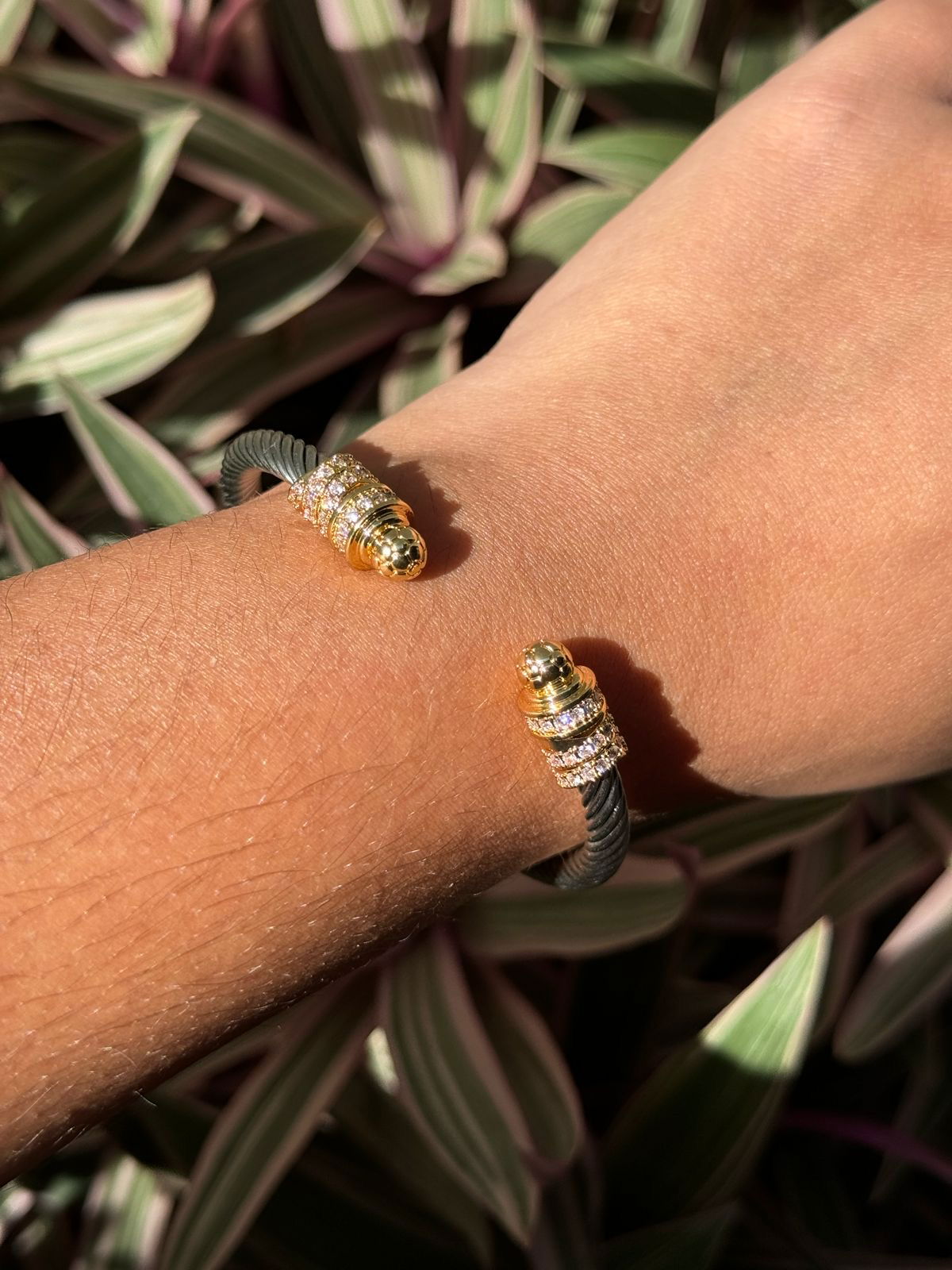 Bracelete com Zircônia nas Pontas em Banho de Ouro e Ródio Branco