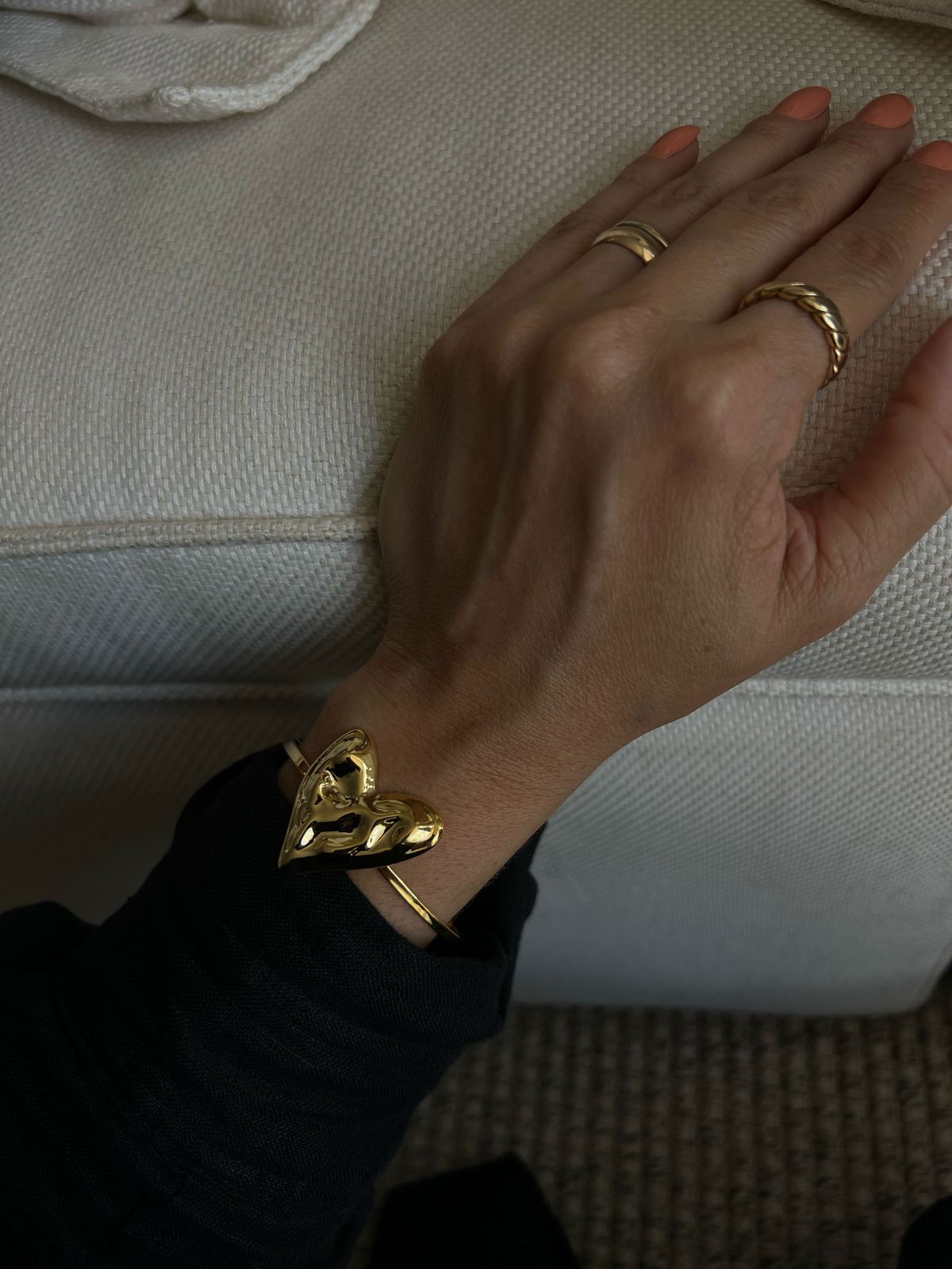 Bracelete Coração Texturizado em Banho de Ouro