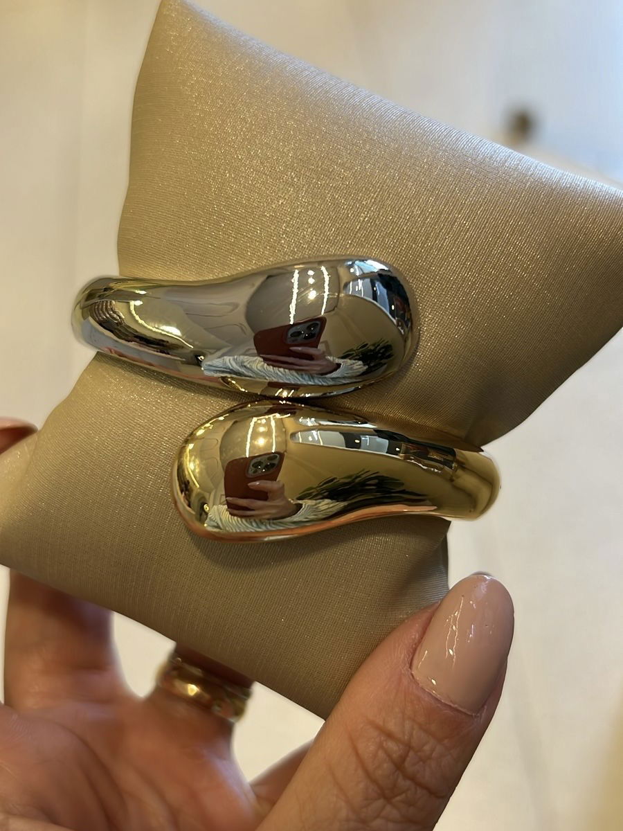 Bracelete Gota Achatada em Dois Banhos Ródio Branco e Ouro