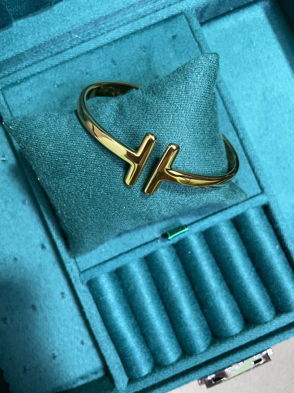 Bracelete Inspired em Banho de Ouro