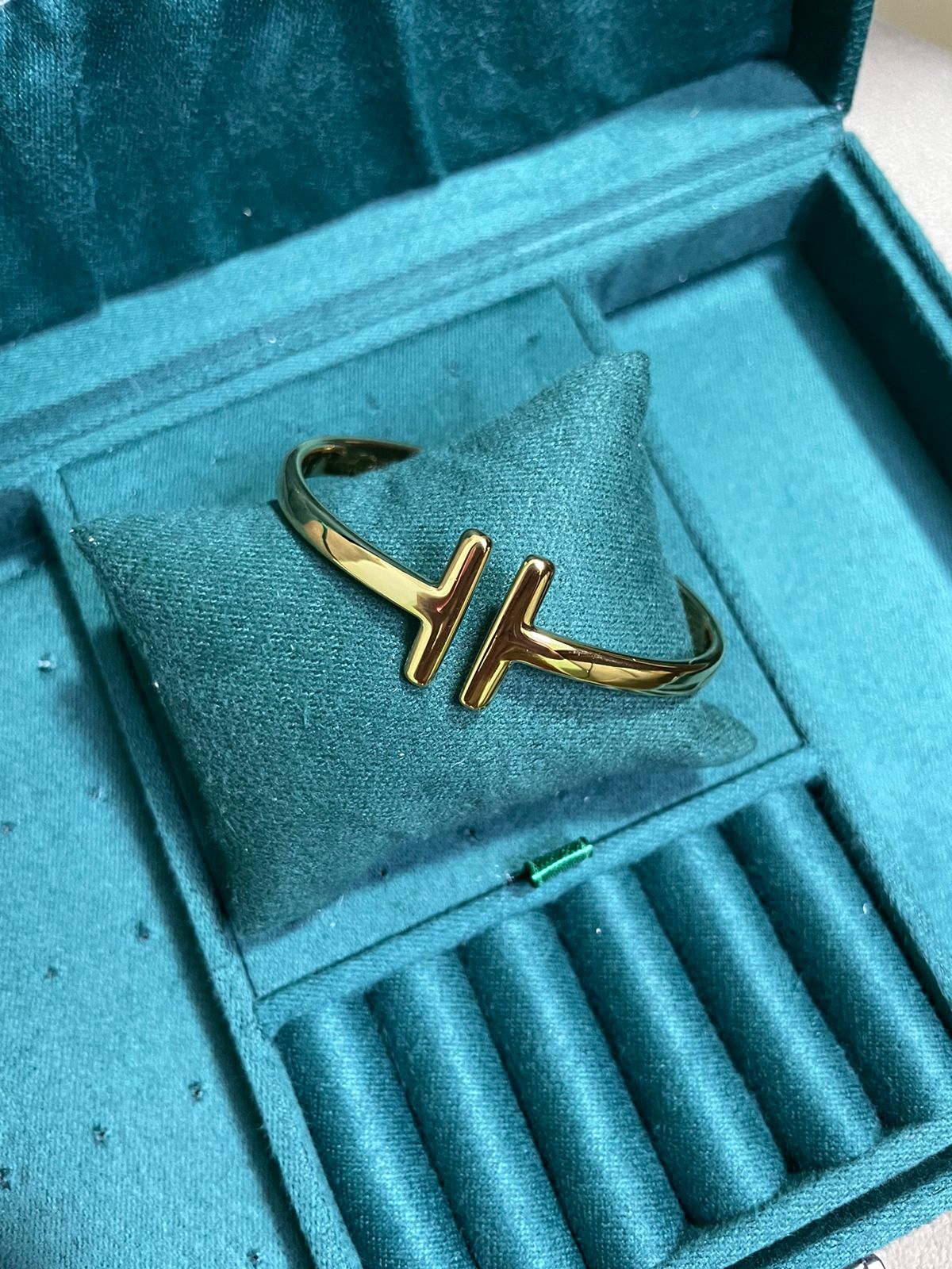 Bracelete Inspired em Banho de Ouro