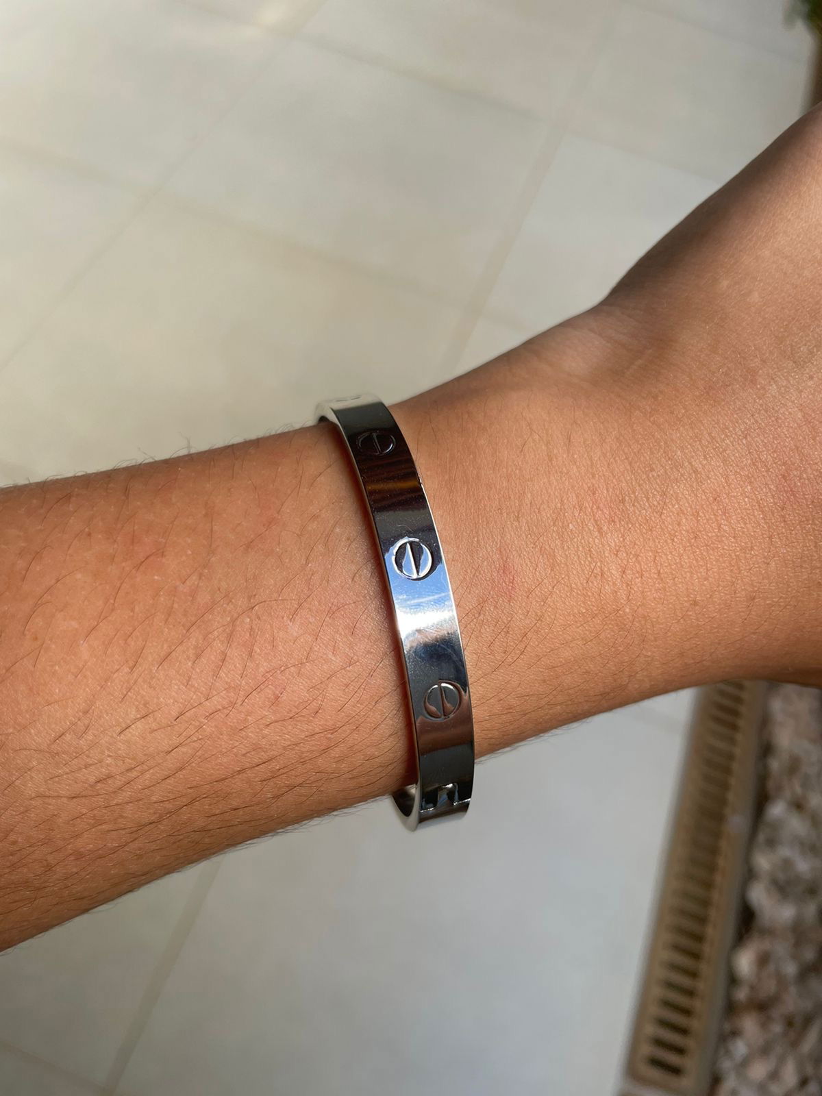 Bracelete Liso com Detalhes em Banho de Ródio Branco