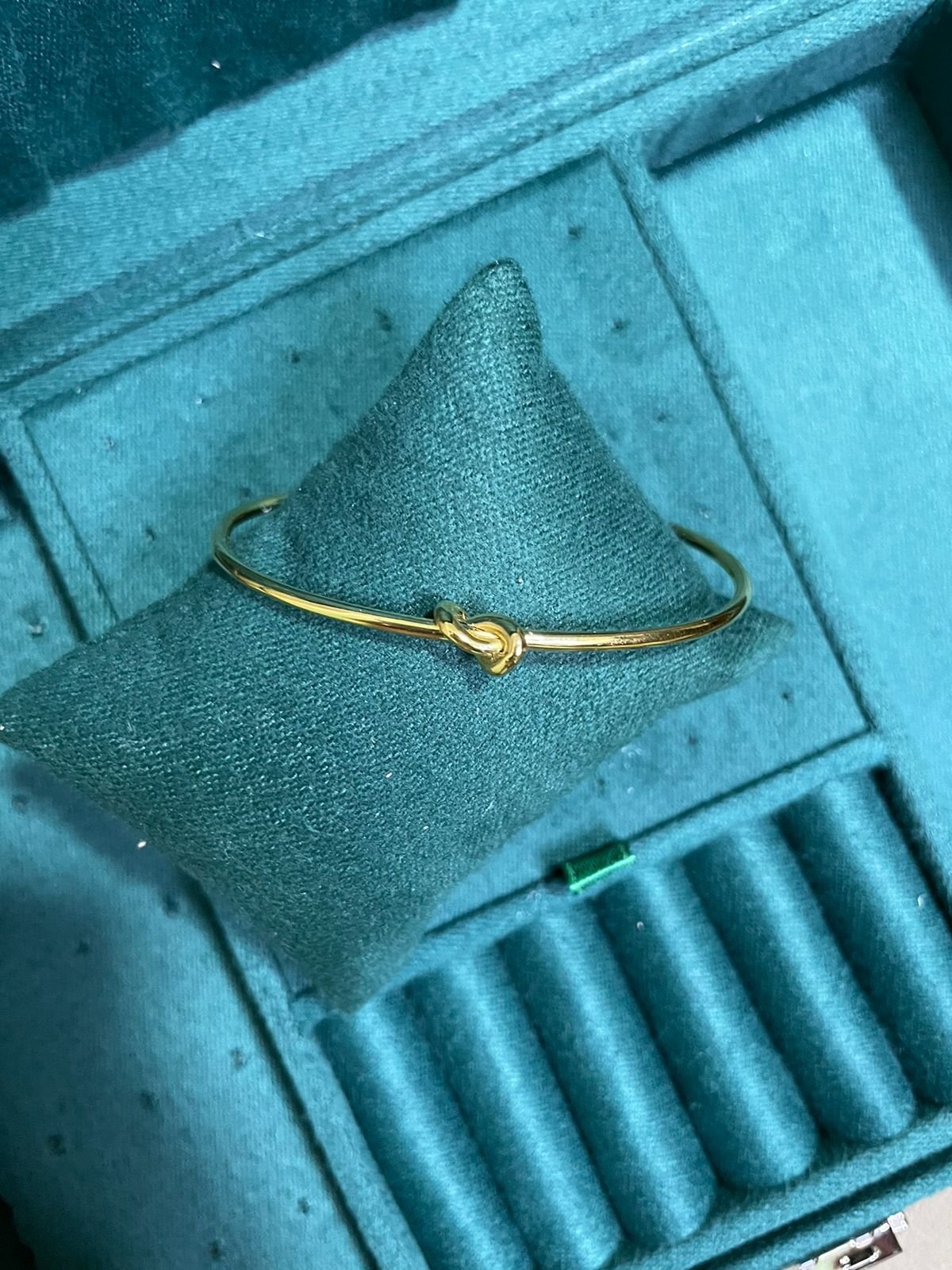 Bracelete Nó em Banho de Ouro