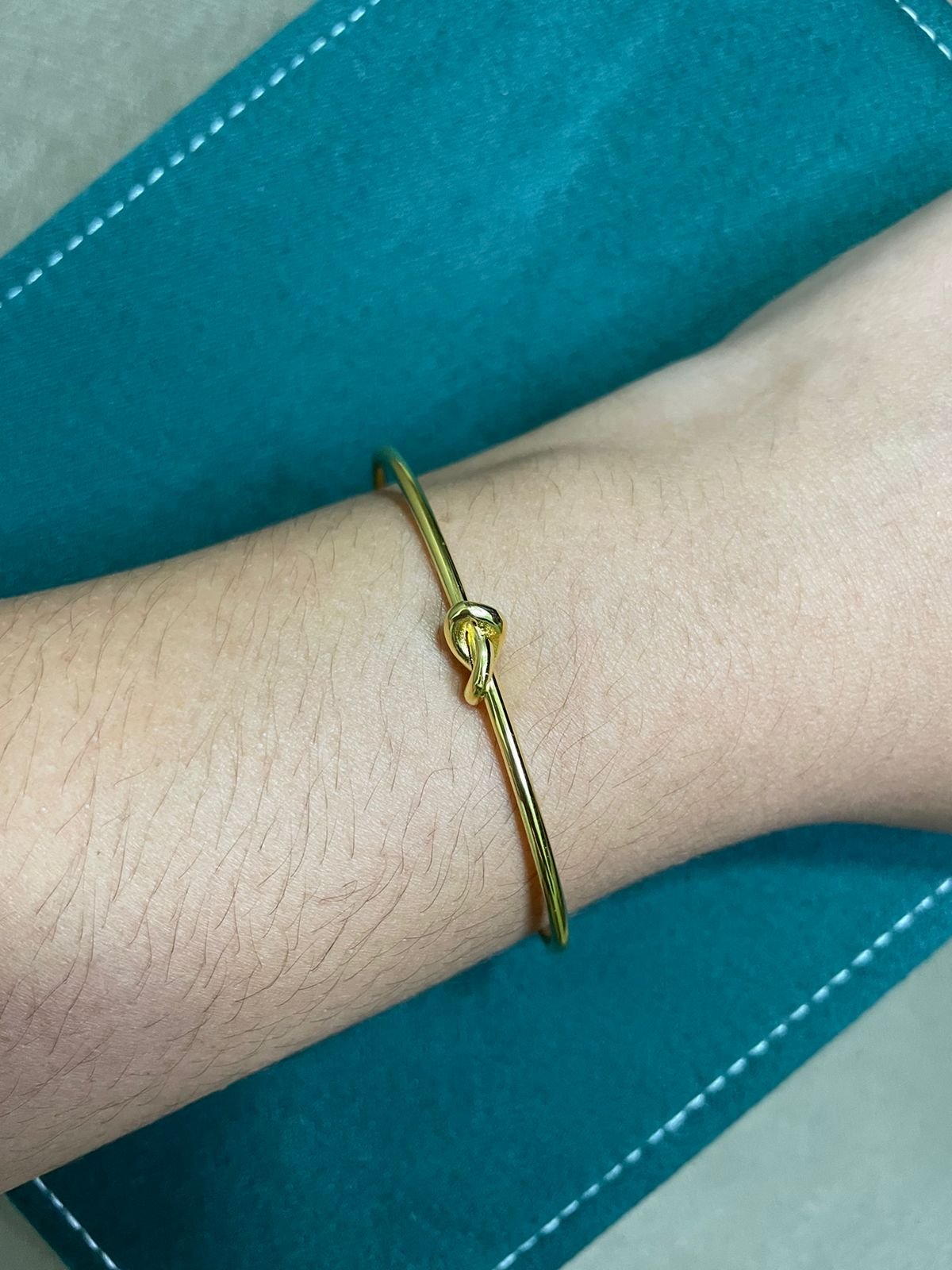 Bracelete Nó em Banho de Ouro