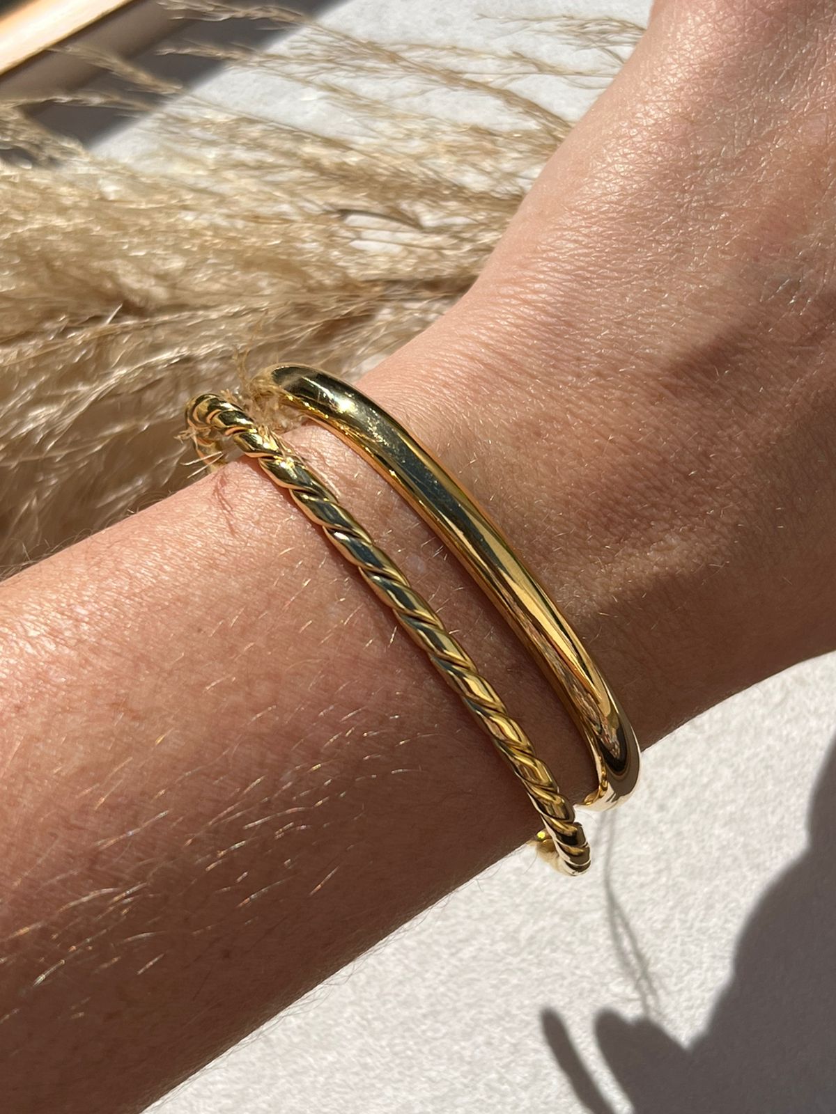 Bracelete Torcido em Banho de Ouro