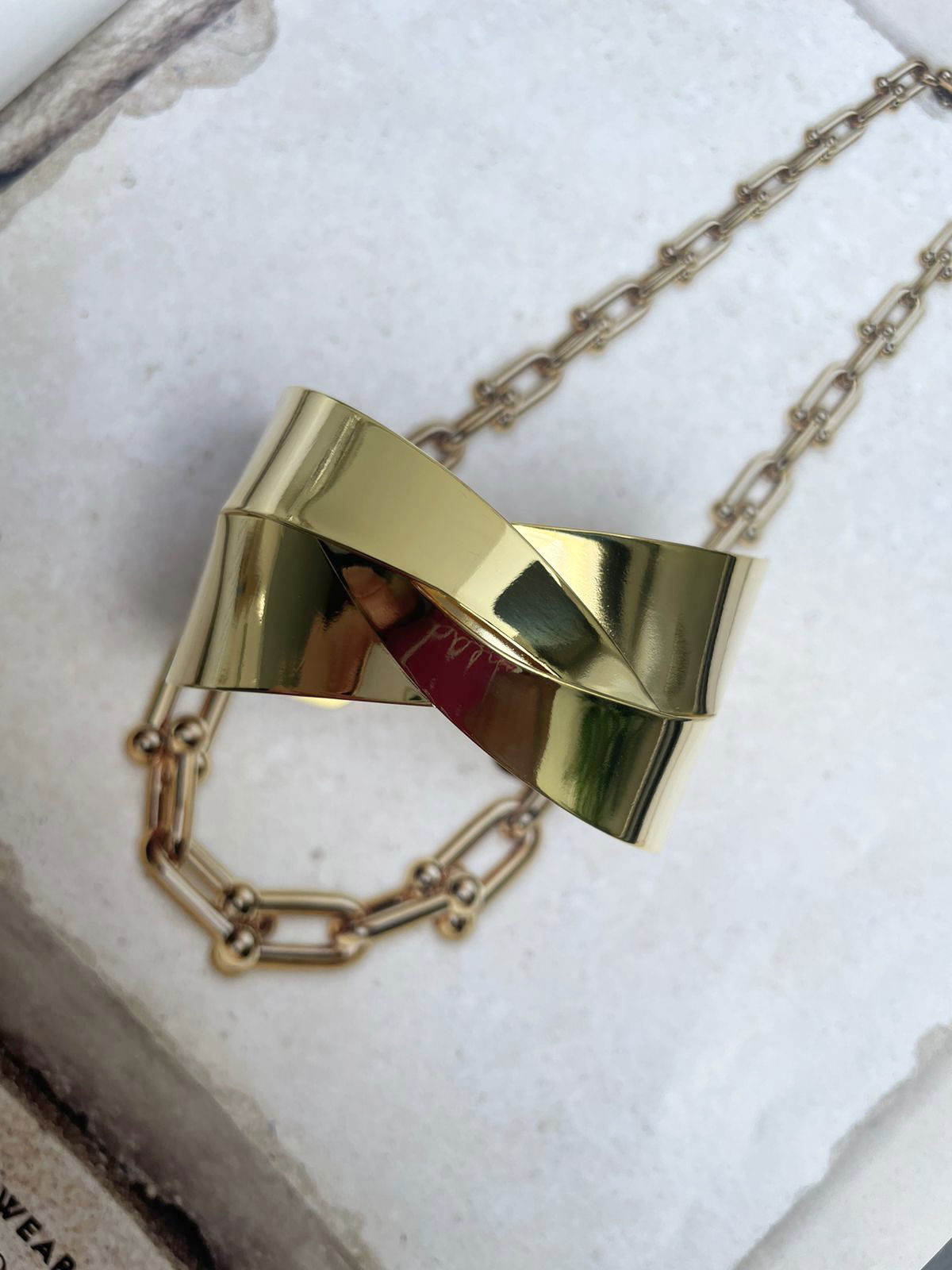 Bracelete X em Banho de Ouro