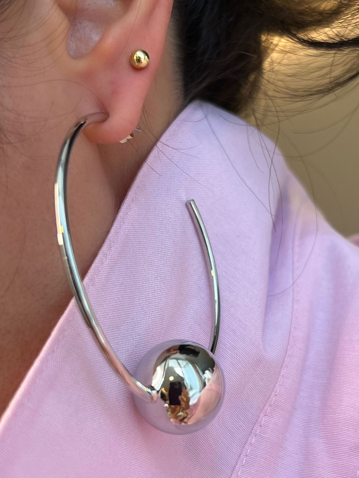 Brinco Argola com Esfera em Banho de Ouro