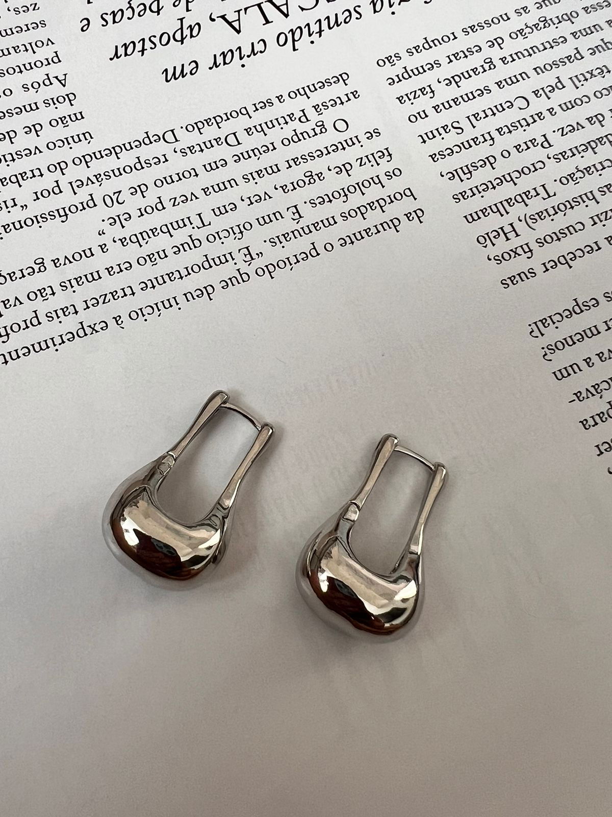 Brinco Argola Orgânica em Banho de Ródio Branco