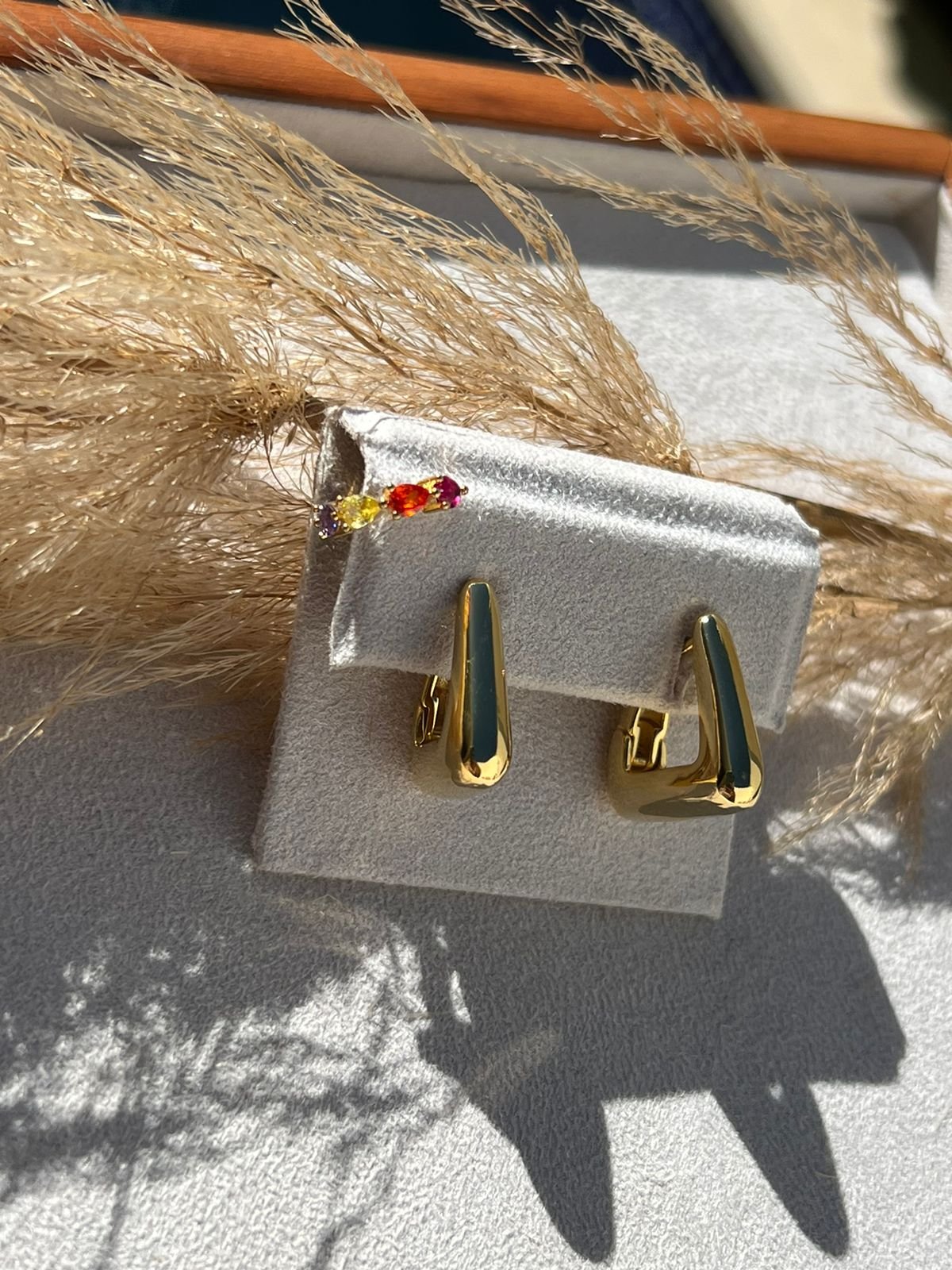 Brinco Argola Triângulo ( P ) Click em Banho de Ouro