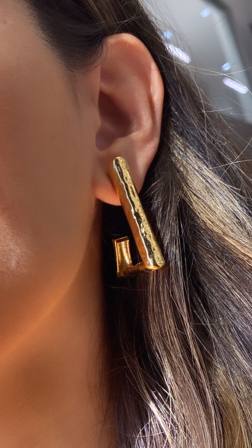 Brinco Argola Triângulo em Banho de Ouro