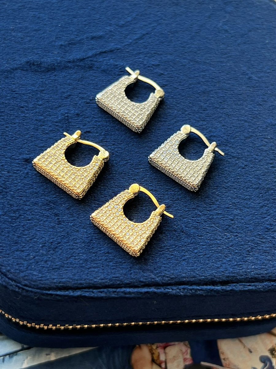 Brinco Argolinha com Micro Zircônia em Banho de Ródio Branco