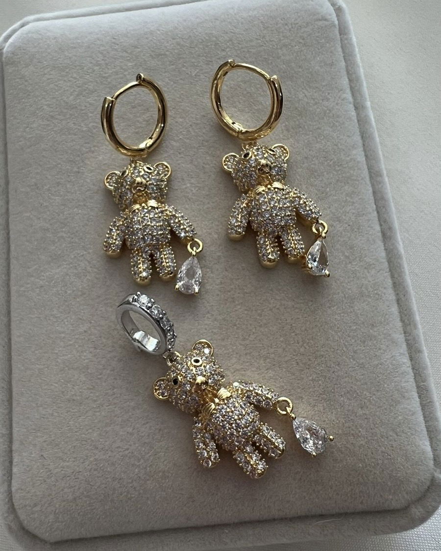 Brinco Argolinha Ted com Zircônia Cristal em Banho de Ouro