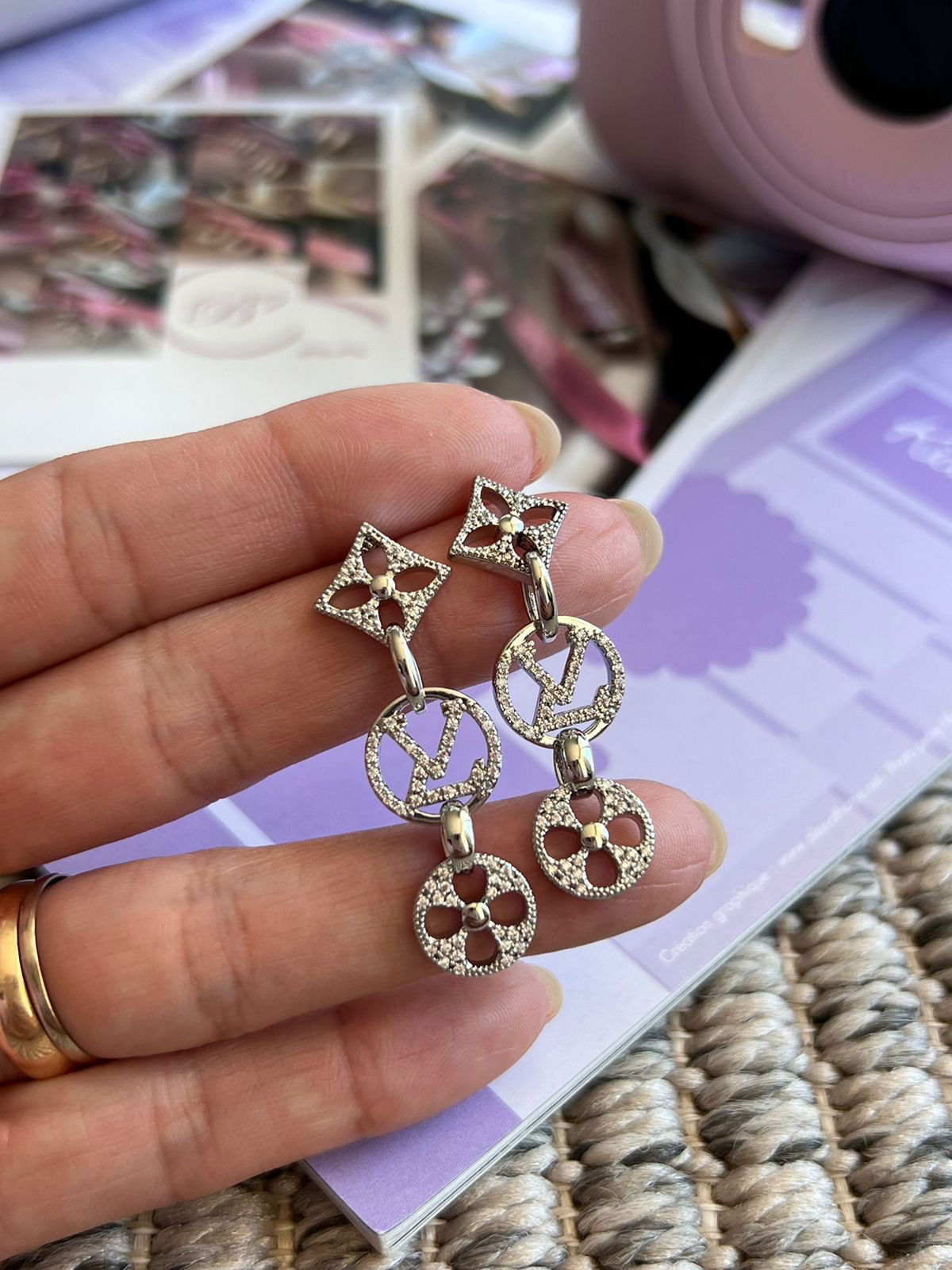 Brinco com Micro Zircônia Cristal em Banho de Ródio Branco