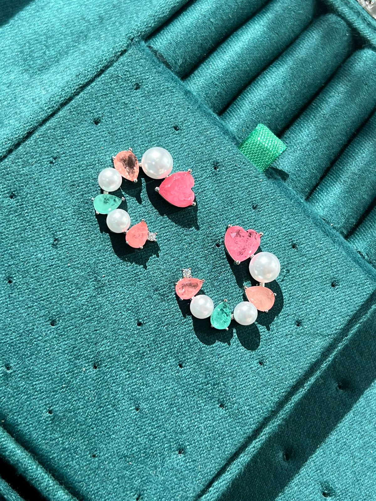 Brinco com Pérola Shell e Fusion Colors em Banho de Ródio Branco