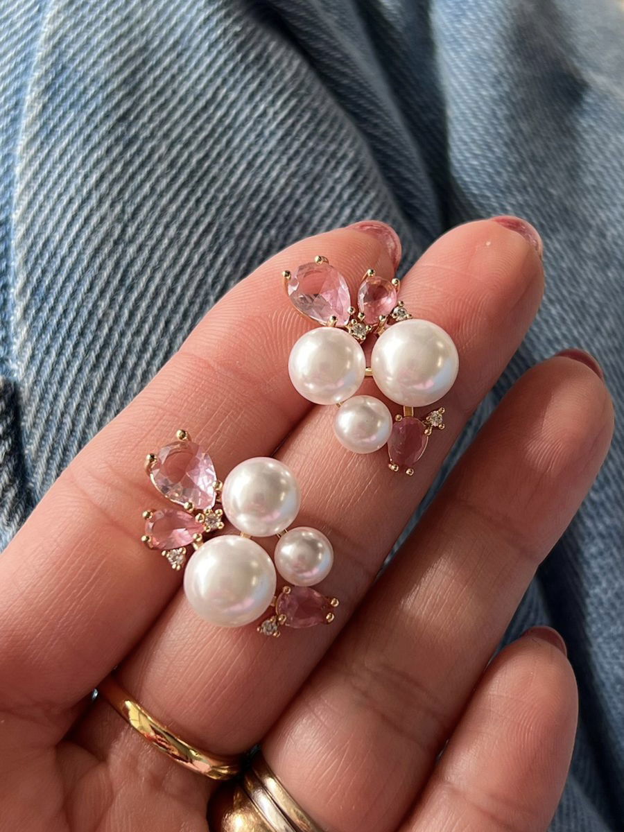 Brinco com Pérolas e Zircônia Rosa Claro em Banho de Ouro