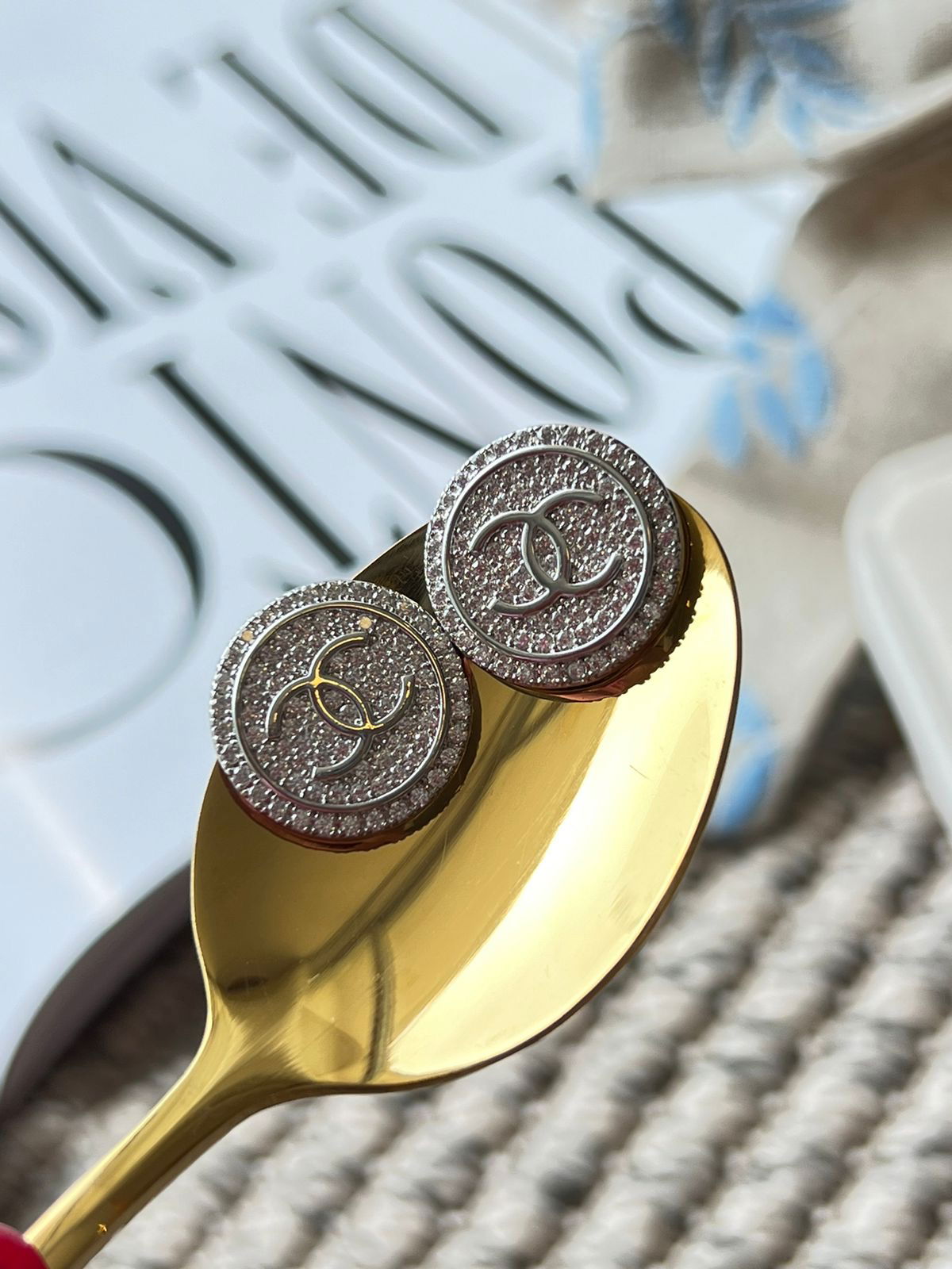 Brinco com Zircônia Cristal em Banho de Ródio Branco