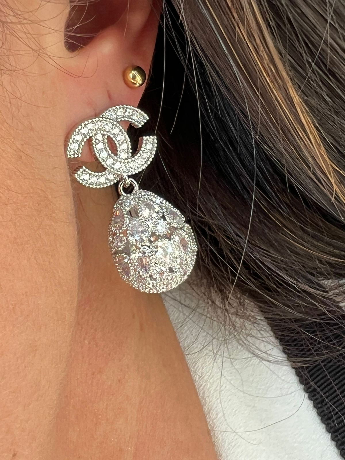 Brinco com Zircônia Cristal em Banho de Ródio Branco