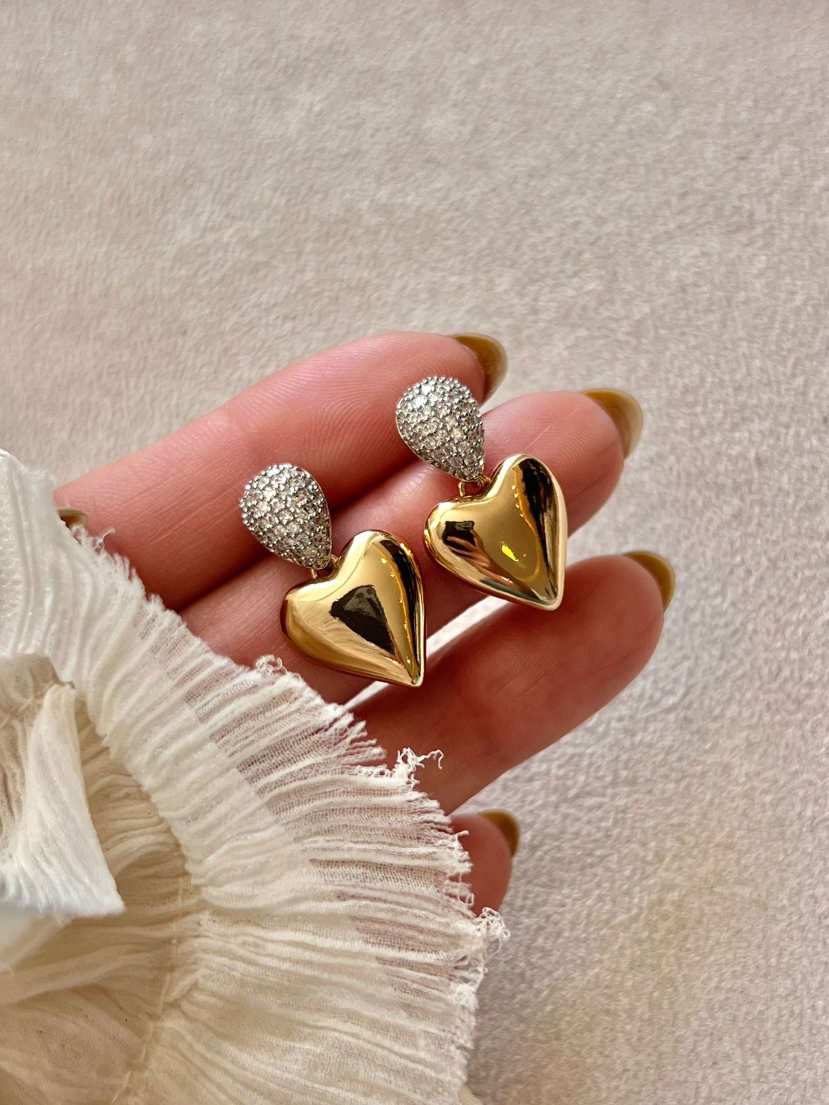 Brinco Coração com Zircônia Cristal Duo de Banho de Ouro + Ródio Branco