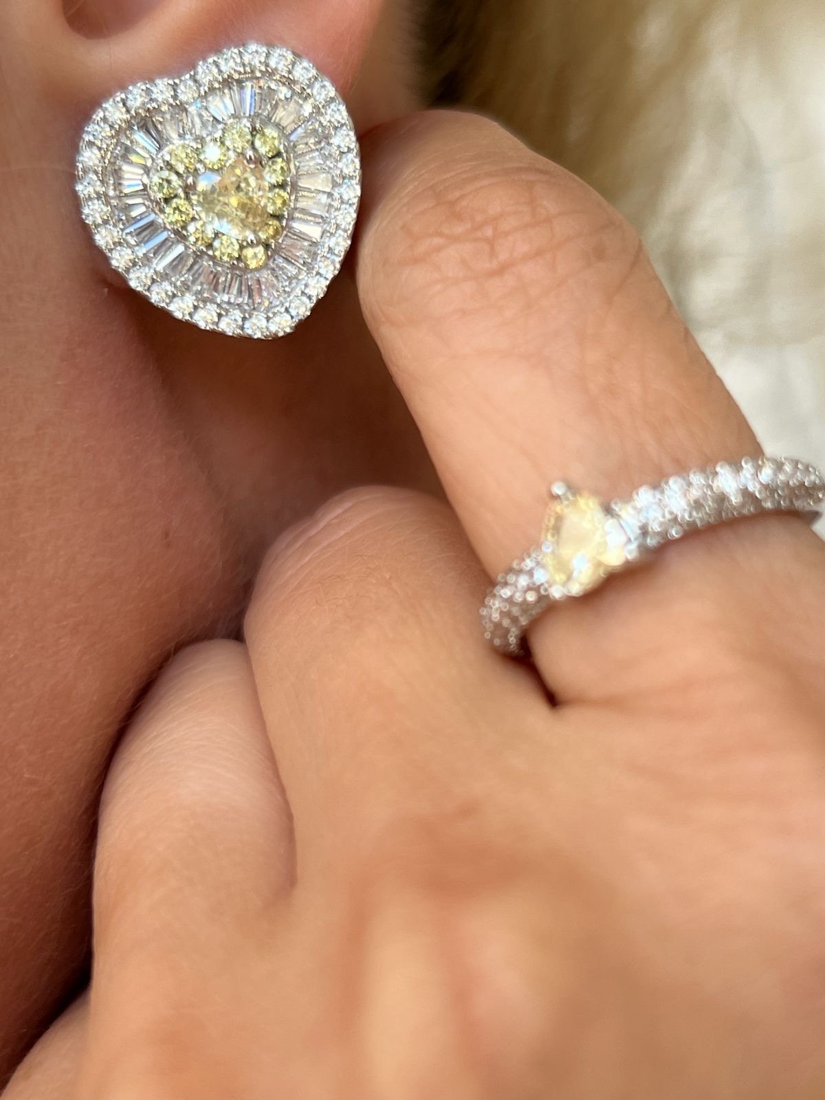 Brinco Coração com Zircônia Cristal e Citrino em Banho de Ródio Branco