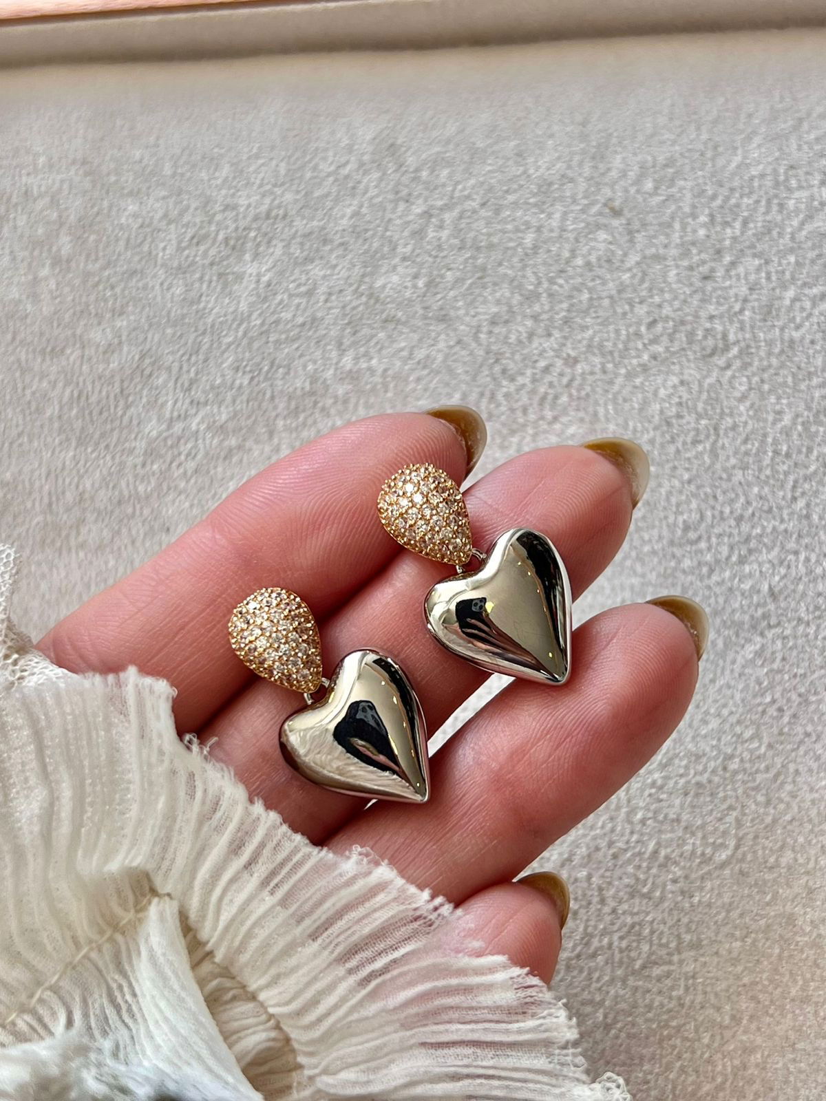 Brinco Coração com Zircônia Cristal e Duo de Banho Ródio + Ouro