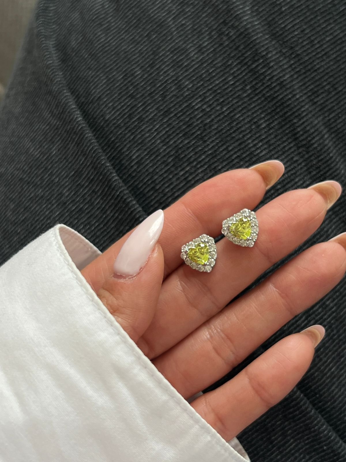 Brinco Coração com Zircônia Cristal e Maçã Verde em Banho de Ródio Branco