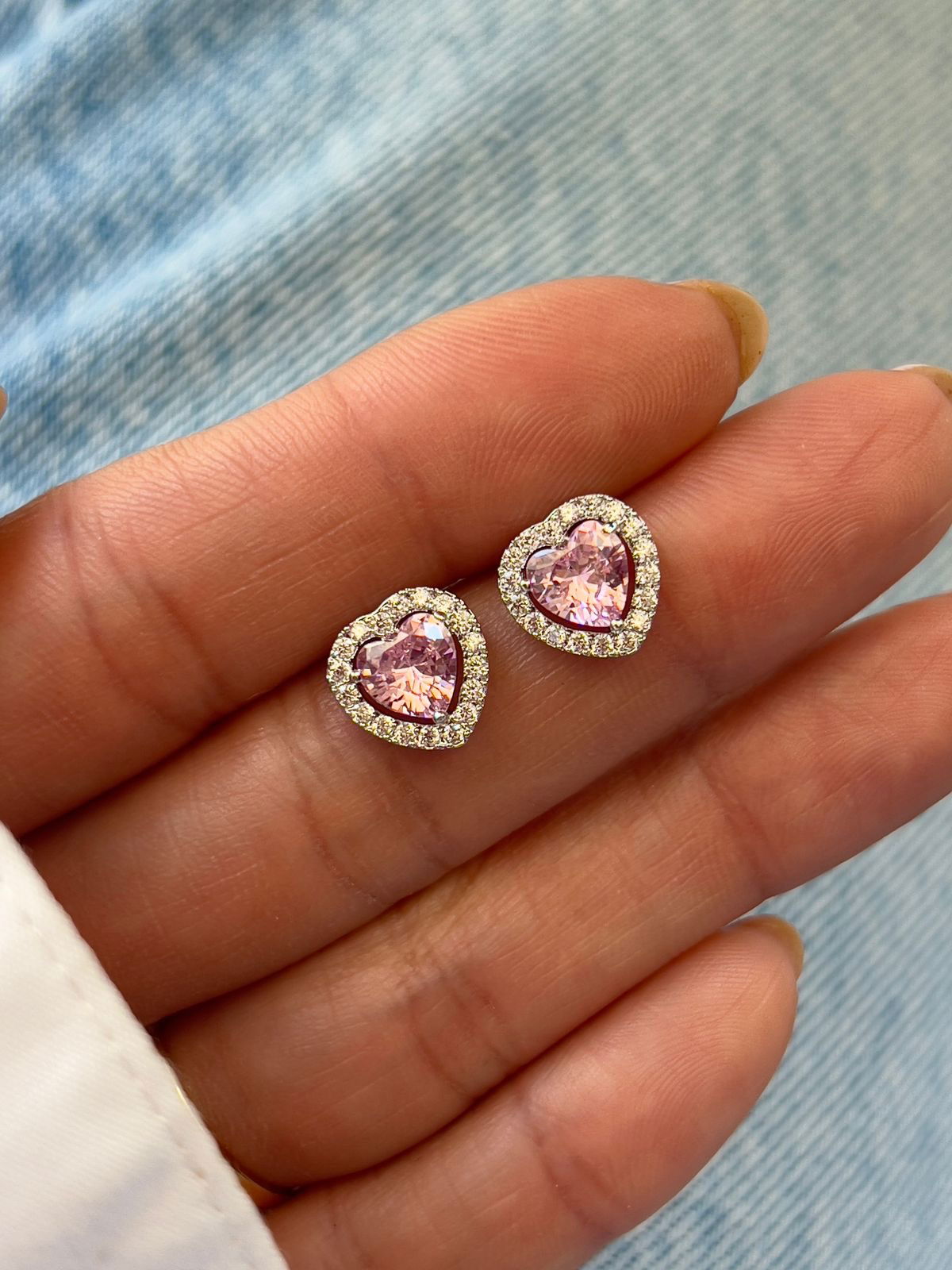 Brinco Coração com Zircônia Cristal e Rosa Claro Banho de Ródio Branco